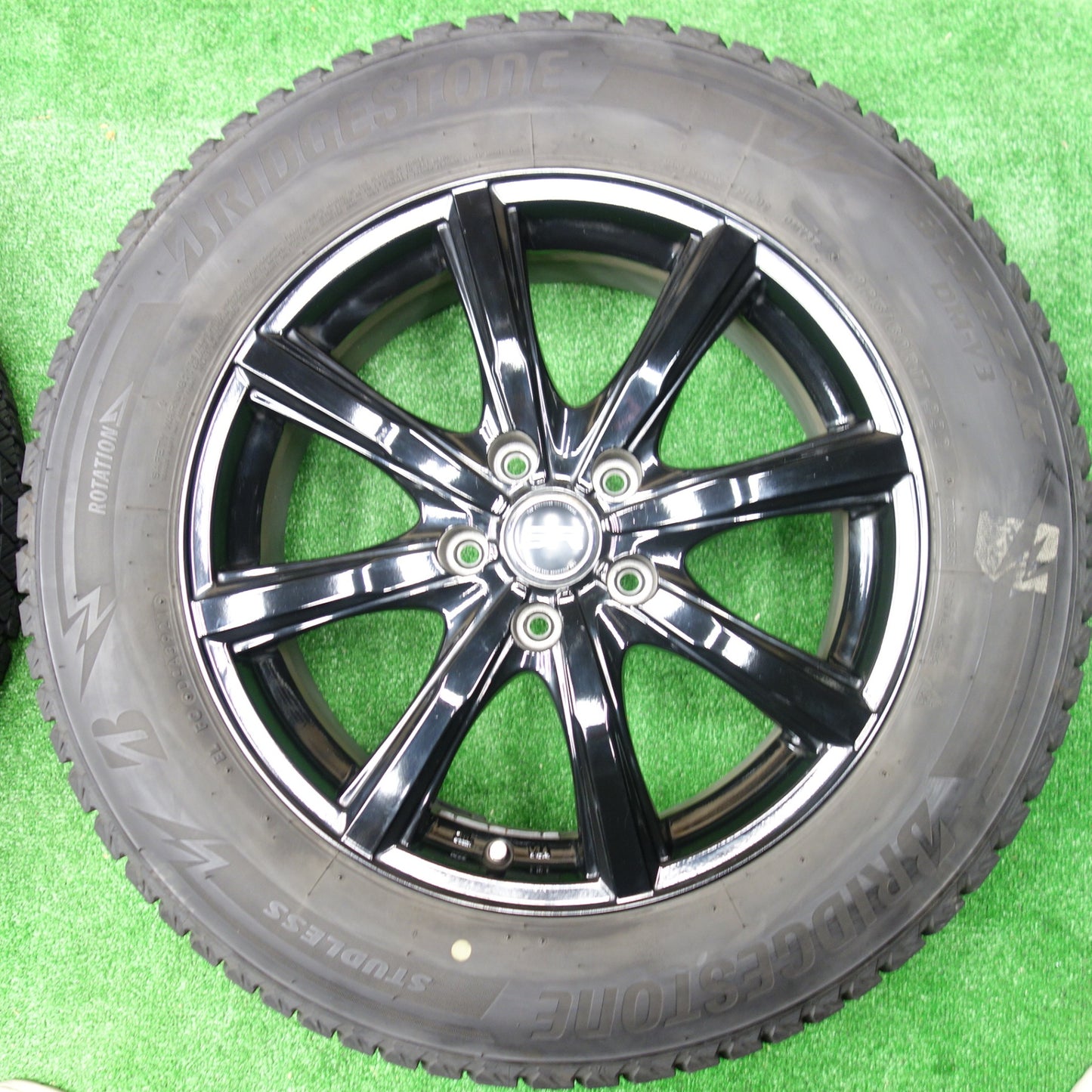 バリ溝！21年！8.5分★スタッドレス 225/60R17 ブリヂストン ブリザック DM-V3 STRANGER ストレンジャー 17インチ PCD114.3/5H★5112601KTス