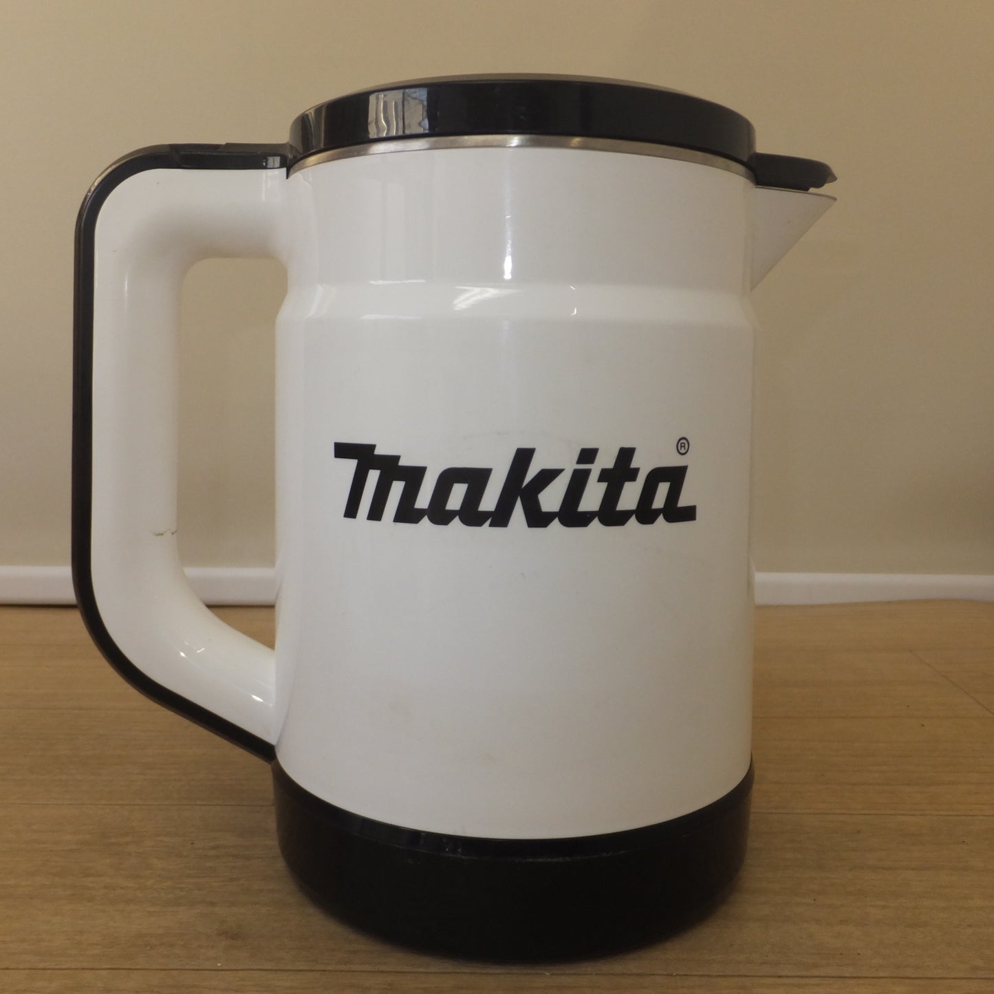 [送料無料] ★マキタ makita 充電式ケトル KT360D 白 36V 本体のみ　定格容量 0.8L★