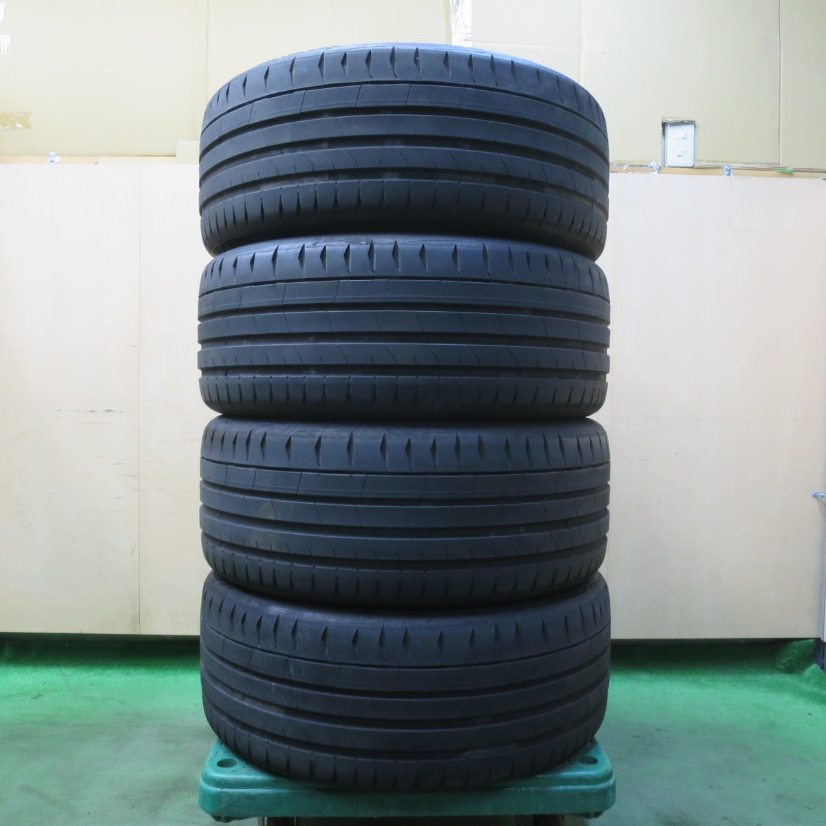 バリ溝！24年！8.5分★235/45R19 コンチネンタル スポーツコンタクト7 タイヤ 19インチ レクサス LBX ボルボ V60CC ベンツ GLA 等★5111510イノタ