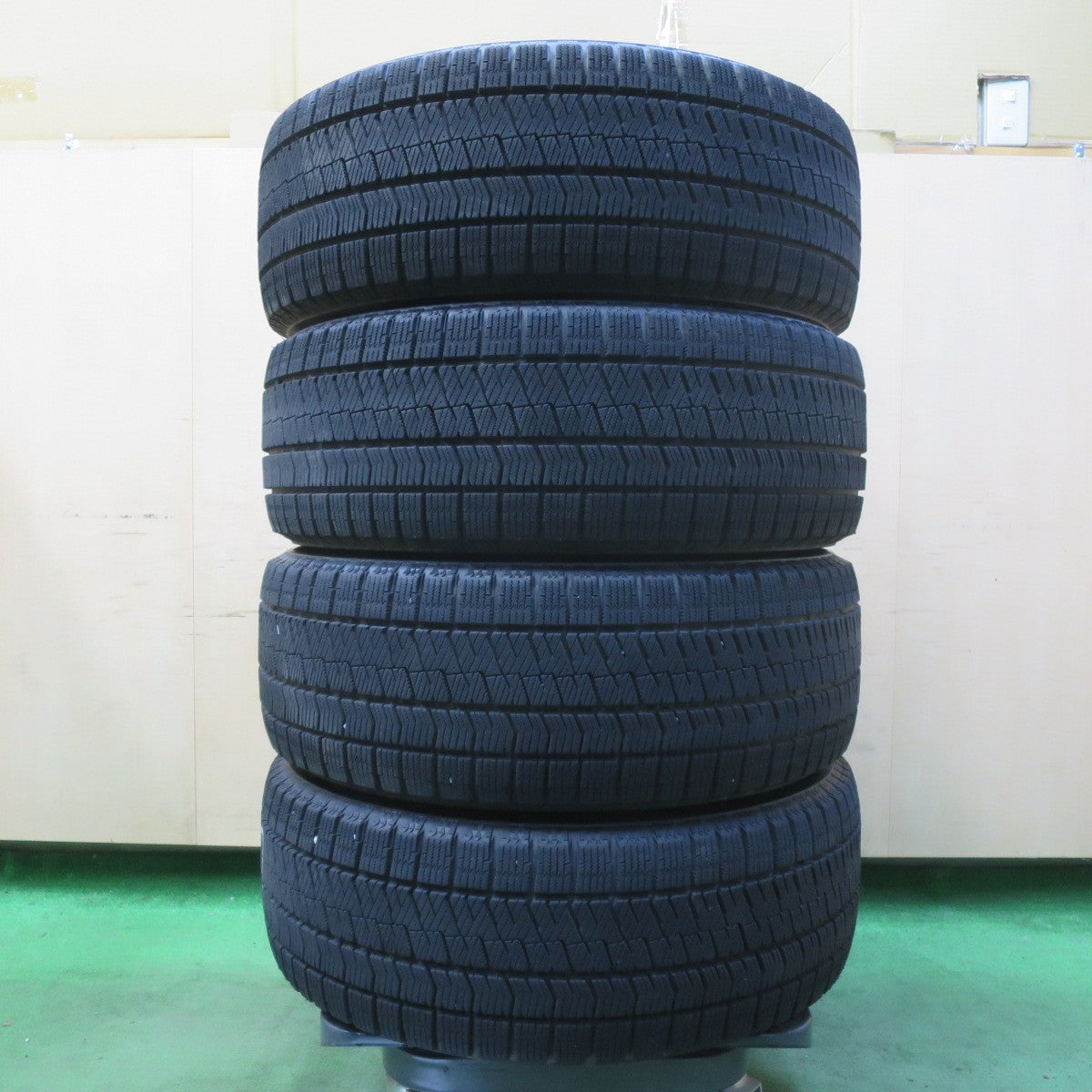 バリ溝！22年！キレイ！9.5分★スタッドレス 215/50R17 ブリヂストン ブリザック VRX2 SEIN ザイン 17インチ PCD114.3/5H★5062206イス