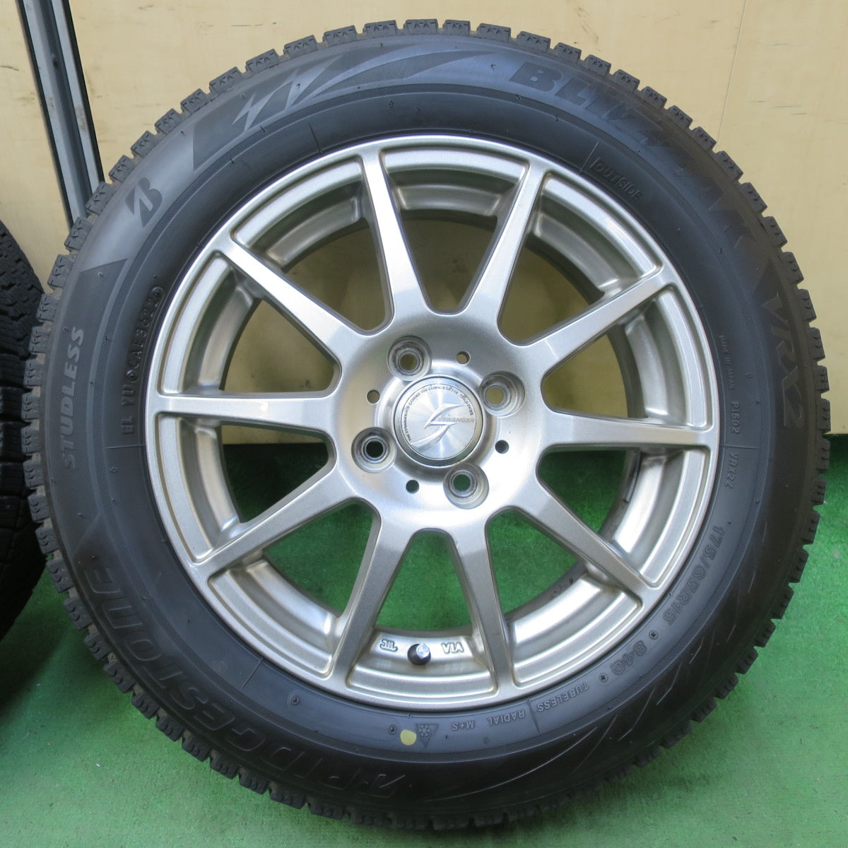 4本価格！22年★スタッドレス 175/65R15 ブリヂストン ブリザック VRX2 STRANGER ストレンジャー 15インチ PCD100/4H★5080405イス