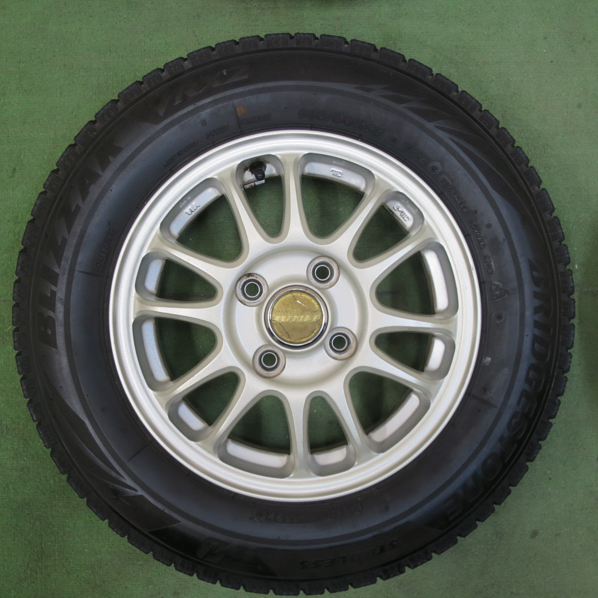 バリ溝！22年！キレイ！8.5分★スタッドレス 145/80R13 ブリヂストン ブリザック VRX2 FINAL MIND ファイナルマインド 13インチ PCD100/4H★5112804TTス