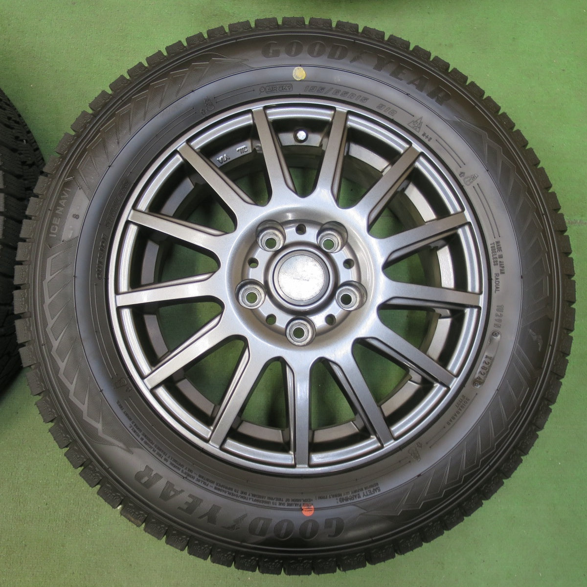 バリ溝！24年！キレイ！ほぼ10分★スタッドレス 195/65R15 グッドイヤー アイスナビ8 VELVA IGOR ヴェルヴァ イゴール 15インチ PCD114.3/5H★5111407イス