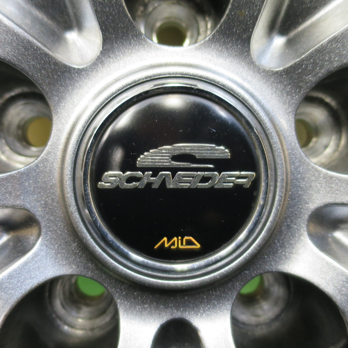 バリ溝！21年！キレイ！9.5分★スタッドレス 225/55R17 ブリヂストン ブリザック VRX2 SCHNEIDER MiD シュナイダー 17インチ PCD114.3/5H★5041002イス