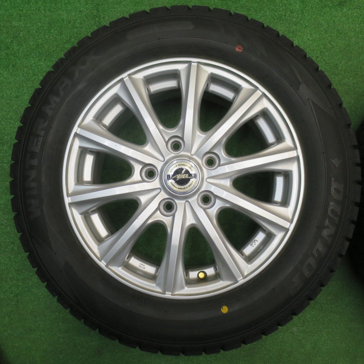 バリ溝！24年！キレイ！ほぼ10分★スタッドレス 195/65R15 ダンロップ ウインターマックス WM02 AXEL アクセル 15インチ PCD114.3/5H★5111204NJス