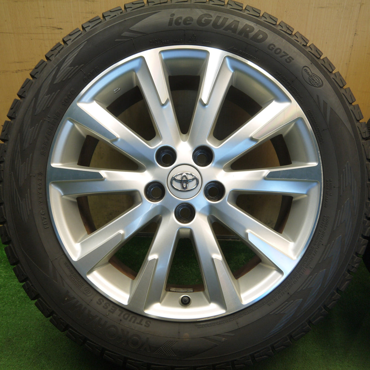 バリ溝！23年！キレイ！9.5分◎トヨタ ヴァンガード 純正 235/55R18 スタッドレス ヨコハマ アイスガード G075 18インチ PCD114.3/5H◎6092501Hス