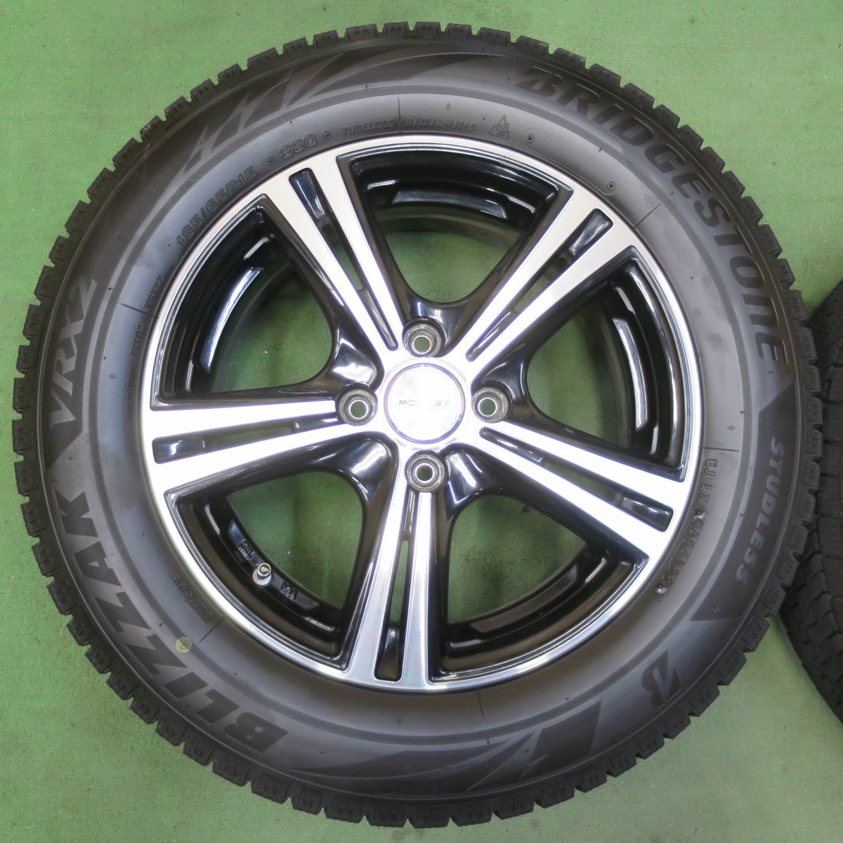 バリ溝！22年！キレイ！8.5分★スタッドレス 185/65R15 ブリヂストン ブリザック VRX2 ROZEST ローゼスト 15インチ PCD100/4H★5082805イス