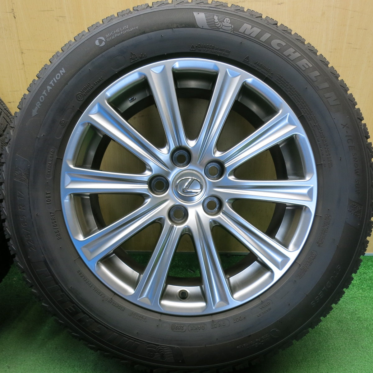 バリ溝！キレイ！8.5分◎レクサス NX 純正 225/65R17 スタッドレス ミシュラン X-ICE SNOW SUV 17インチ PCD114.3/5H◎6071203HAス