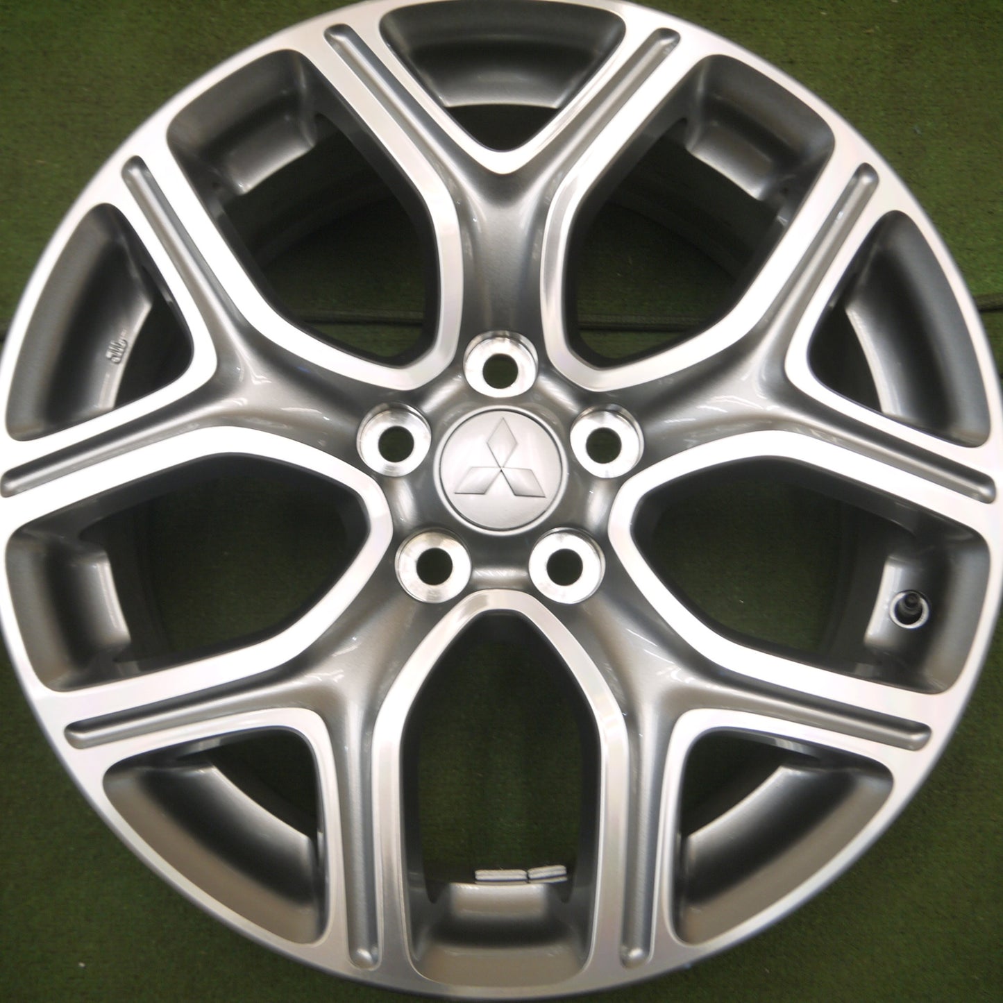 *送料無料* 新車外し★三菱 アウトランダー PHEV 純正 ホイール 18インチ 18×7J PCD114.3/5H★4051010Hホ