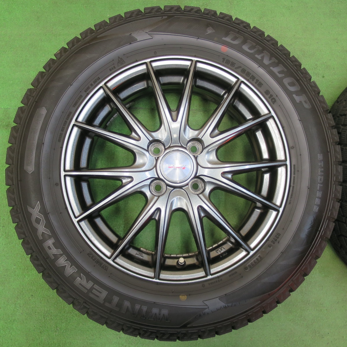 [送料無料] バリ溝！9.5分★スタッドレス 195/65R15 ダンロップ ウインターマックス WM02 VELVA SPORTZ ヴェルヴァ 15インチ PCD100/4H★5010807イス