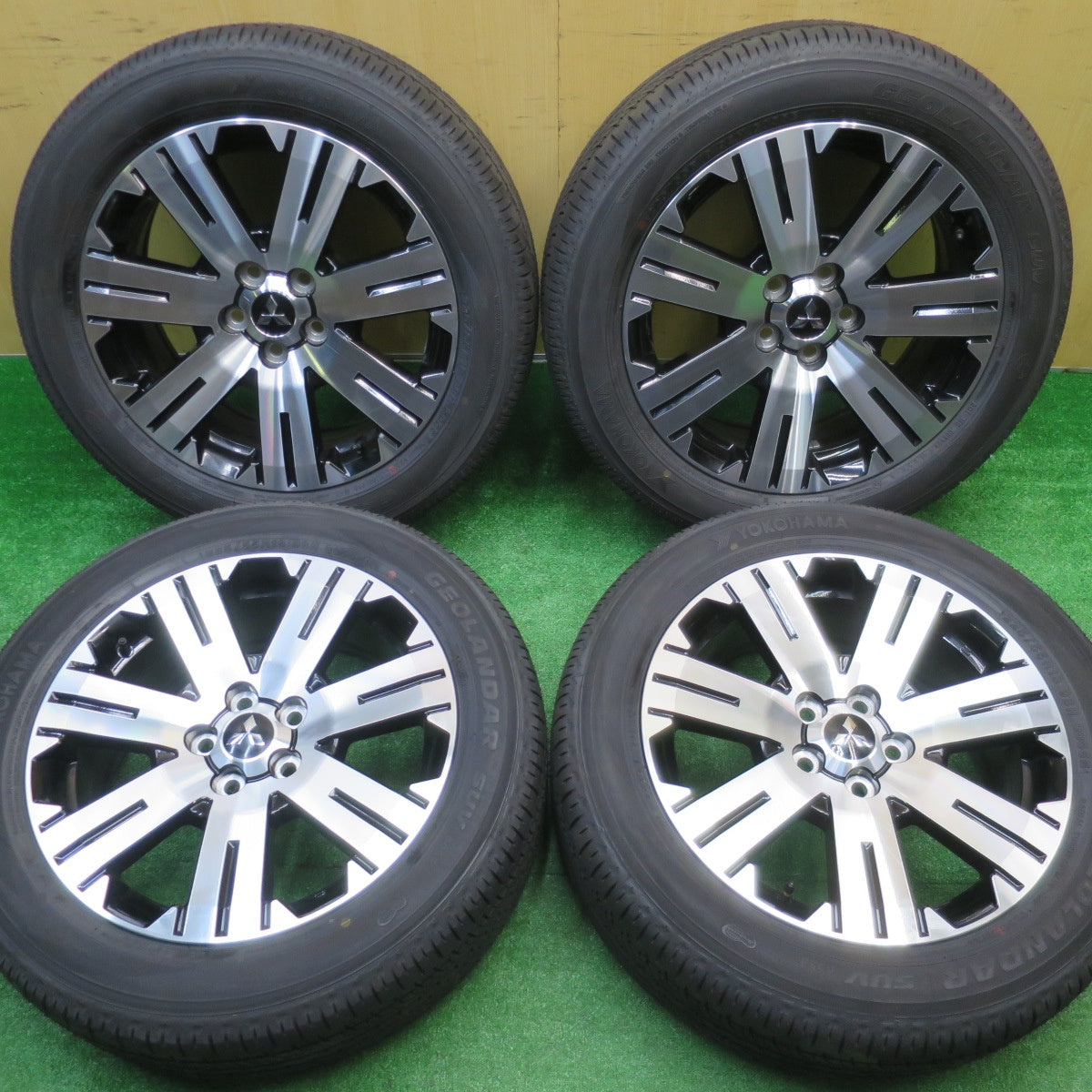 新車外し！25年★三菱 デリカ D:5 純正 225/55R18 ヨコハマ ジオランダー SUV G055 G055E 18インチ D5 PCD114.3/5H★5102205NJノ