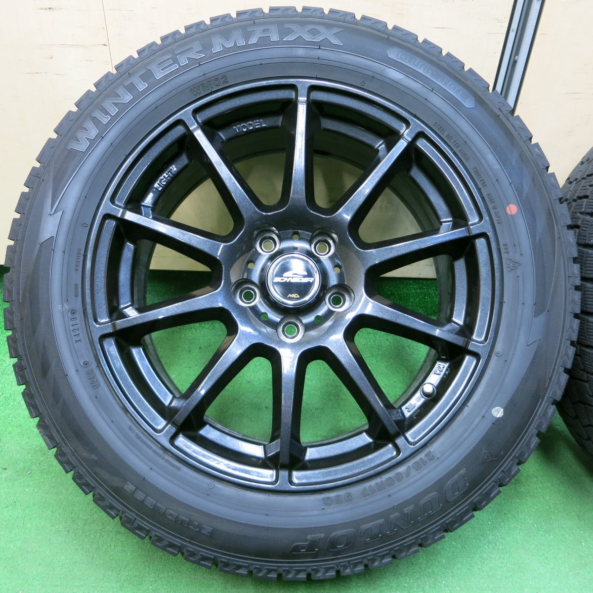 *送料無料* バリ溝！キレイ！9.5分★スタッドレス 215/60R17 ダンロップ ウインターマックス WM02 SCHNEIDER MiD シュナイダー PCD114.3/5H★4052103イス
