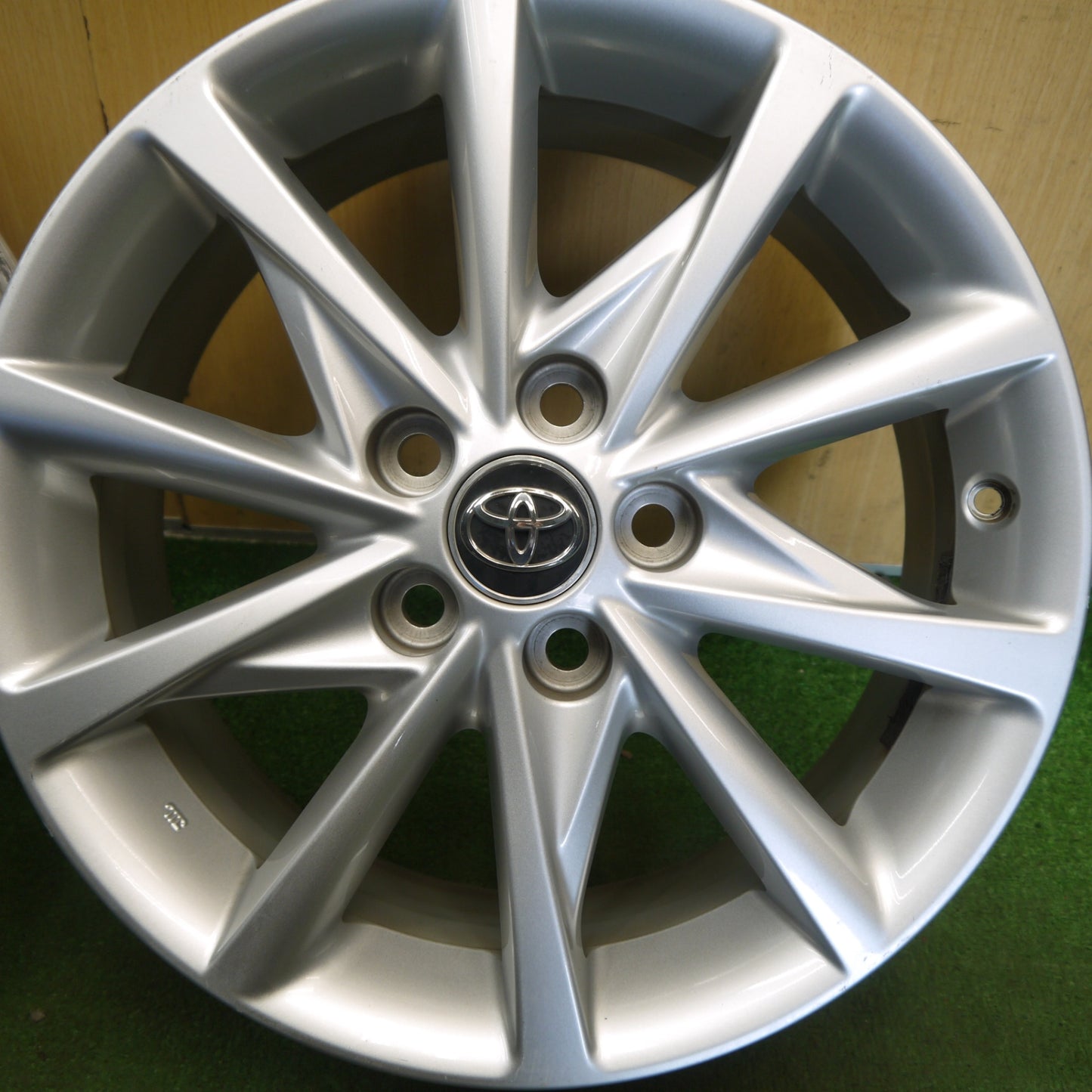 キレイ★トヨタ プリウスα Sツーリング 純正 ホイール 17インチ 17×7J PCD114.3/5H★6061707Hホ