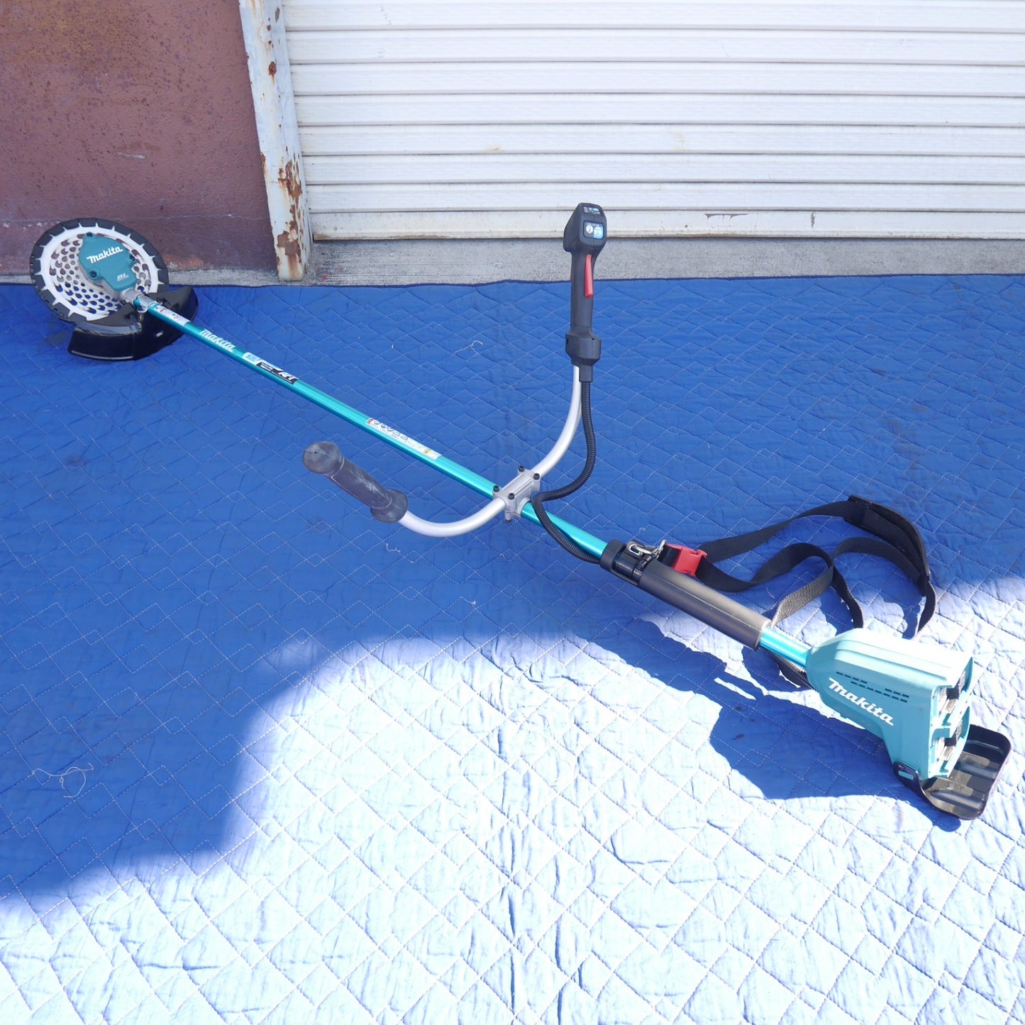 【岐阜発 直接引取限定】☆マキタ 充電式 草刈機 MUR368UD 草刈り機 刈り払い機 刈払機 ガーデニング 園芸 造園 等☆