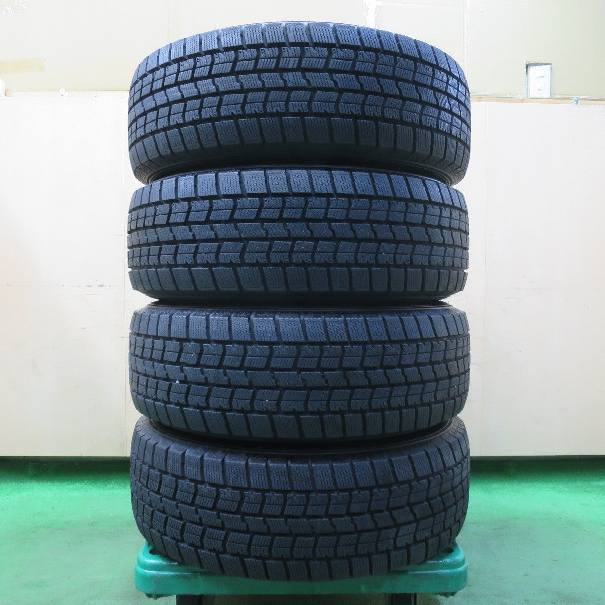 [送料無料] バリ溝！23年！キレイ！ほぼ10分★スタッドレス 215/65R16 グッドイヤー アイスナビ7 ravrion RS01 ラブリオン 16インチ PCD114.3/5H★5021003イス