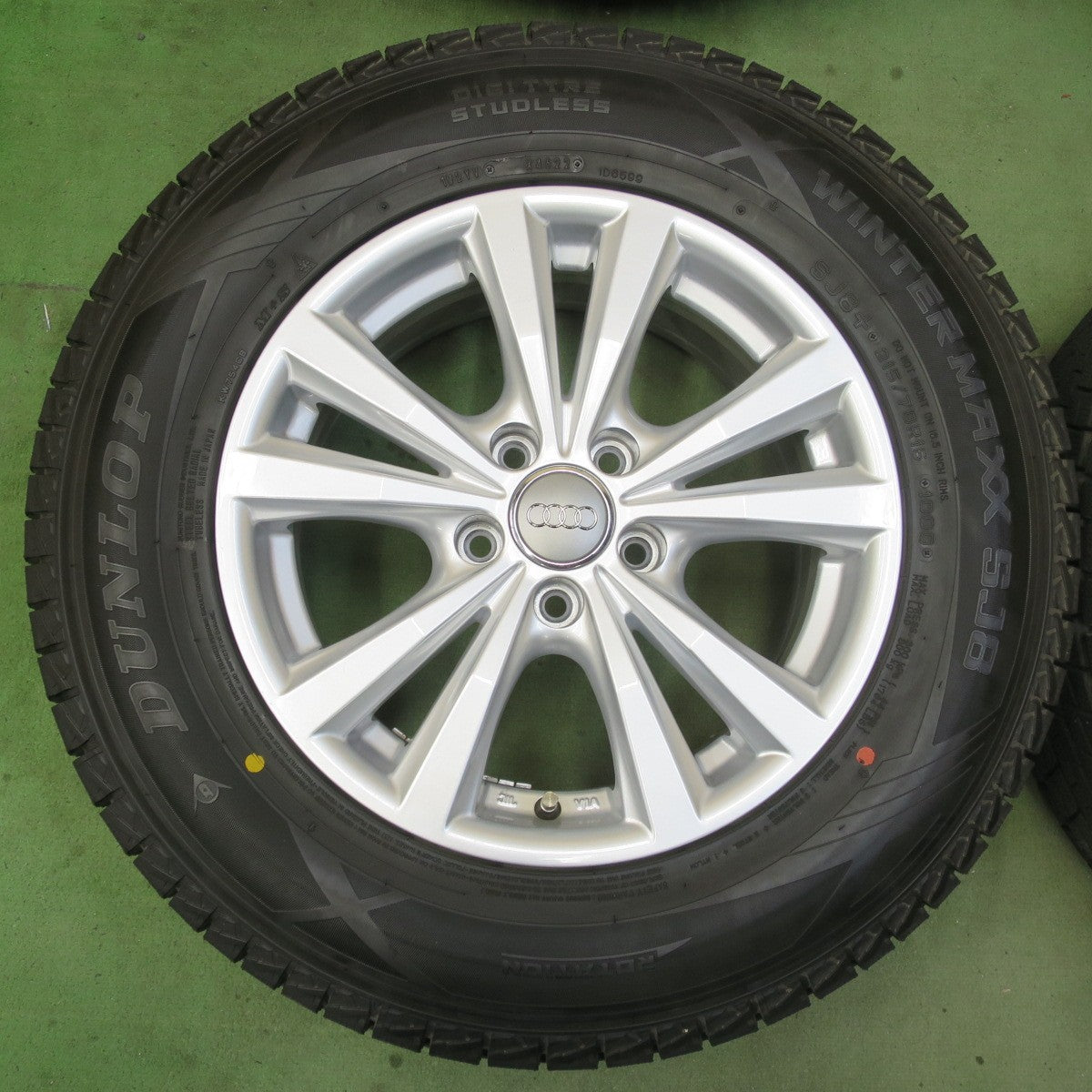 バリ溝！22年！キレイ！9.5分★アウディ 等 AGA Dorf 215/70R16 スタッドレス ダンロップ ウインターマックス SJ8 SJ8+ ドルフ 16インチ PCD112/5H★6050517イス