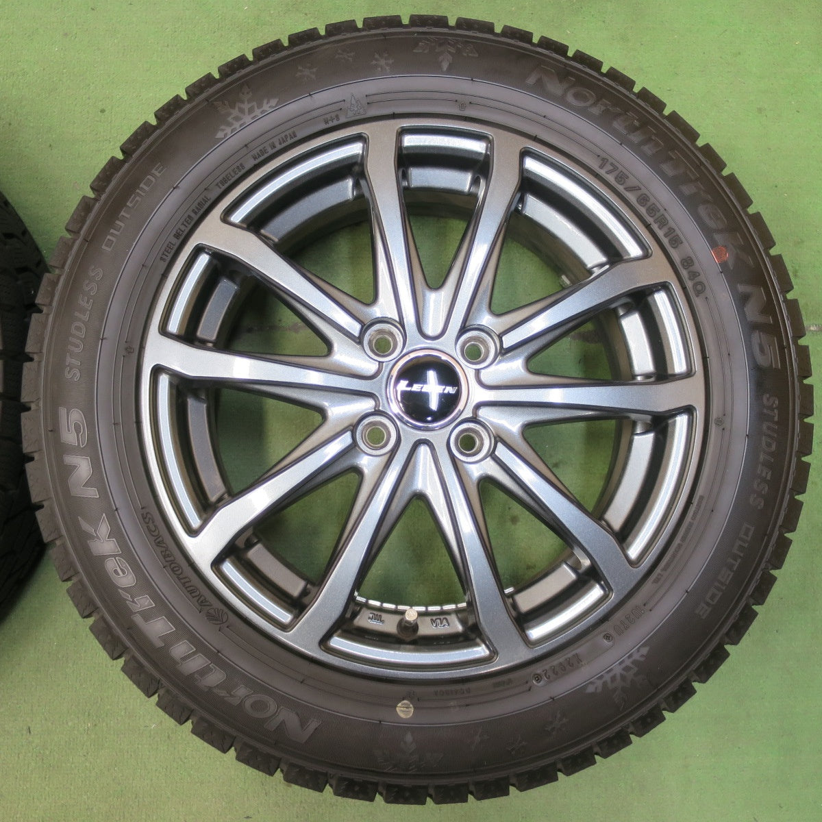 超バリ溝！22年！キレイ！ほぼ10分★スタッドレス 175/65R15 オートバックス ノーストレック N5 LEBEN レーベン 15インチ PCD100/4H★5112105イス