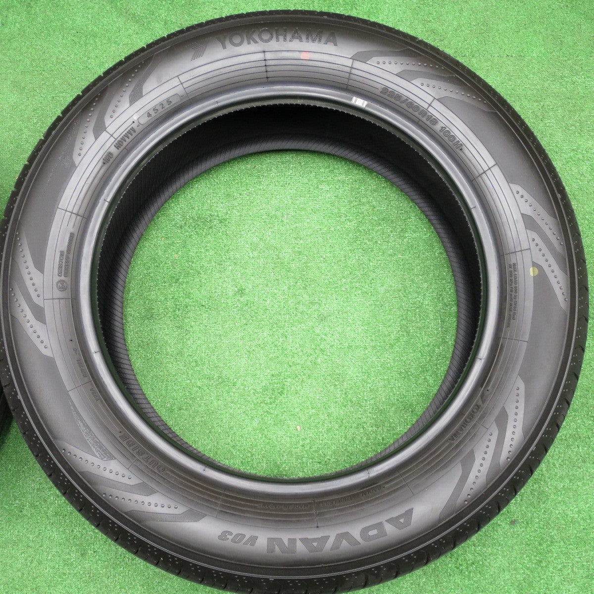 バリ溝！25年！9.5分★225/60R18 ヨコハマ アドバン V03 タイヤ 18インチ 40系 アルファード ヴェルファイア 等★6012402NKノタ