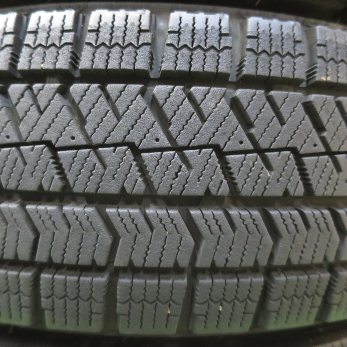 バリ溝！キレイ！8.5分★スタッドレス 155/65R14 ブリヂストン ブリザック VRX2 VENES TREAD トレッド ヴェネス 14インチ PCD100/4H★6011307イス
