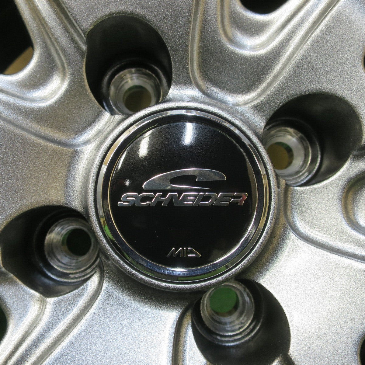 バリ溝！23年！キレイ！ほぼ10分★スタッドレス 185/70R14 プラクティバ アイス BP02 ヨコハマ製 SCHNEIDER MiD シュナイダー 14インチ PCD100/4H★5092009イス