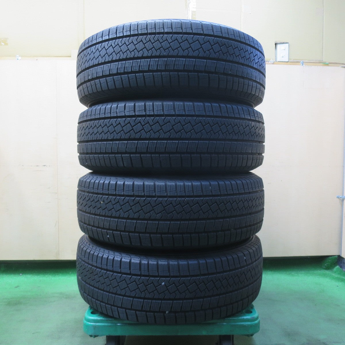 バリ溝！23年！9.5分★スタッドレス 225/65R17 ピレリ アイスゼロ アシンメトリコ 社外 アルミ 17インチ 114.3/4H 5H マルチ★5111408イス