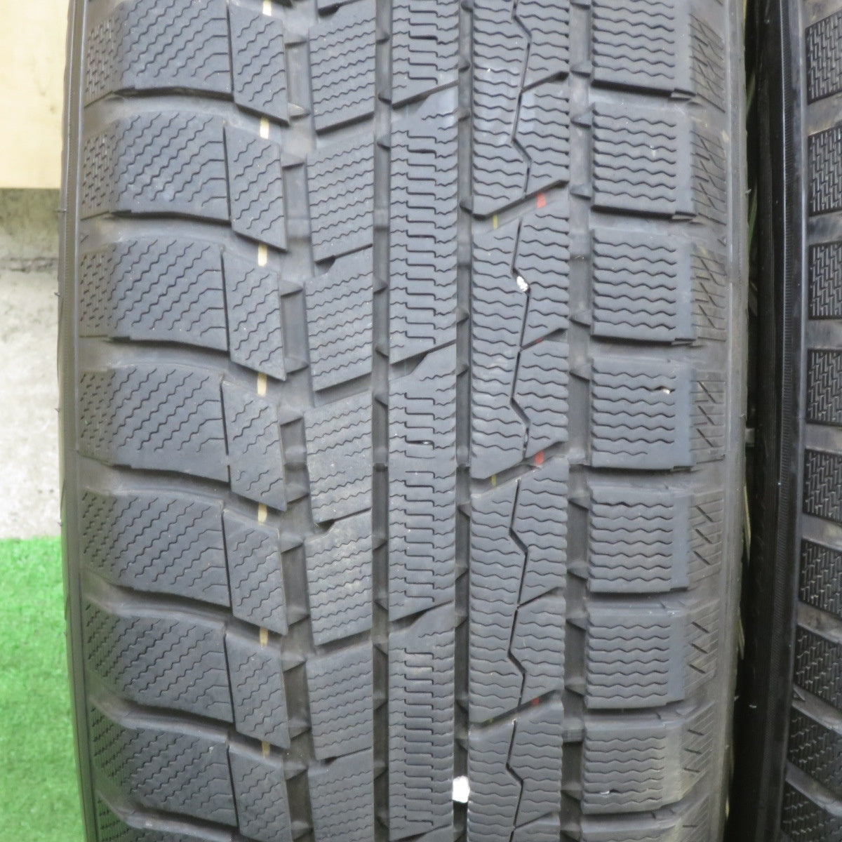 バリ溝！24年！キレイ！9.5分★スタッドレス 225/60R17 トーヨー ウインター トランパス TX Humanline MM-022 ヒューマンライン 17インチ PCD114.3/5H★6041402TTス