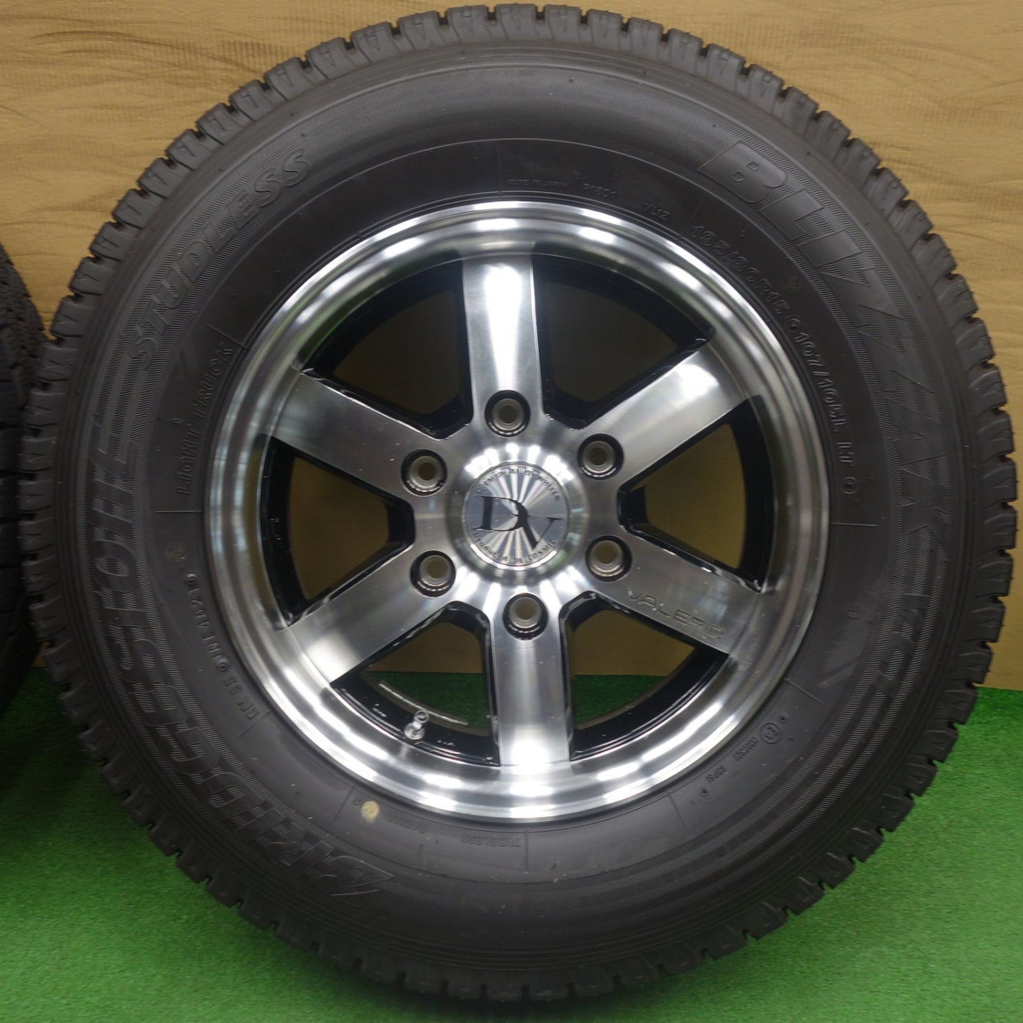 ほぼ未使用！キレイ◎スタッドレス 195/80R15 107/105L ブリヂストン ブリザック VL1 DV DIAVOLETTO VALERIO ディアヴォレット ヴァレリ 15インチ PCD139.7/6H◎6080301KTノ