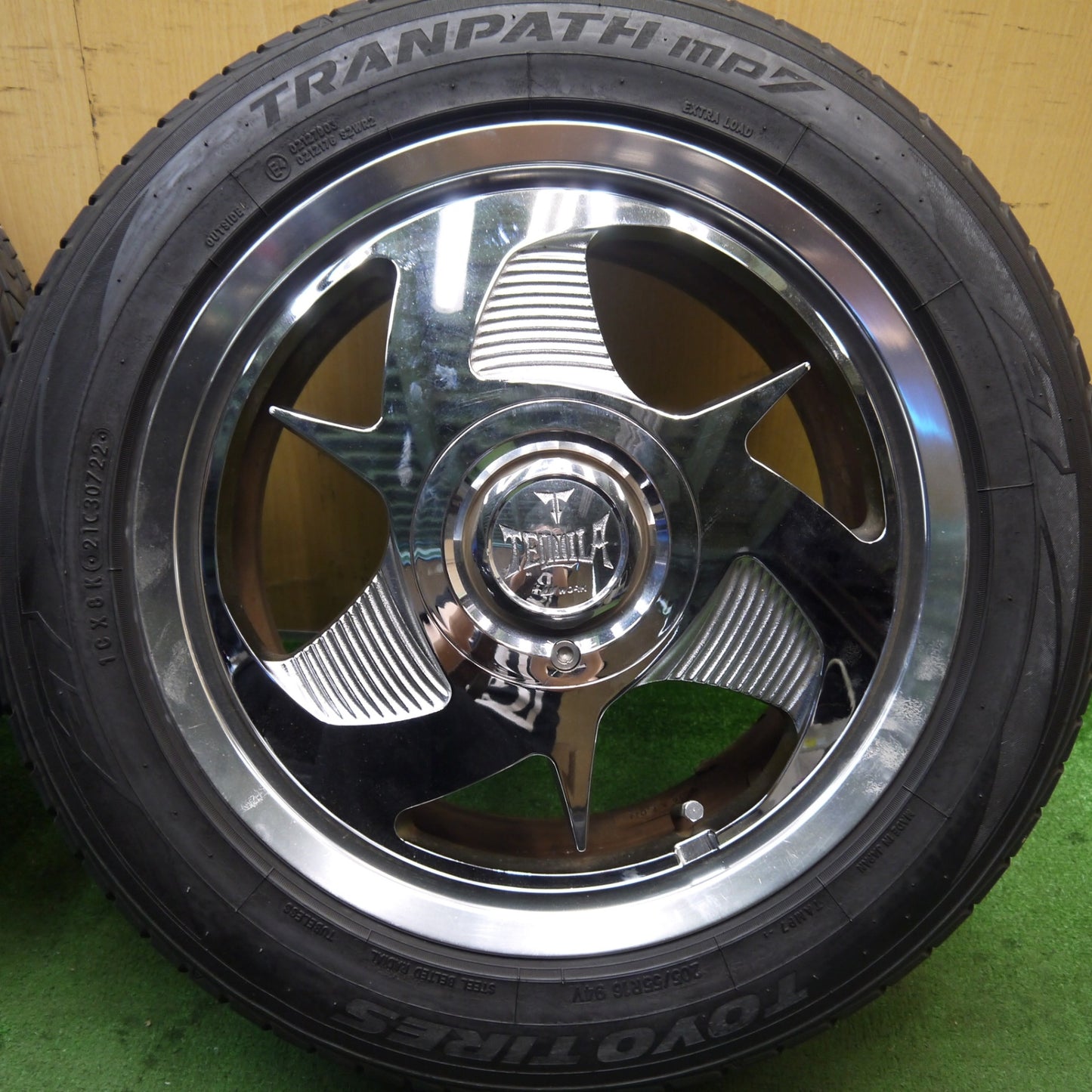激レア！希少！付属付き！バリ溝！22年！キレイ！9.5分★WORK TEQUILA 205/55R16 トーヨー トランパス MP7 ワーク テキーラ PCD114.3/4H 5H マルチ★5081804Hノ