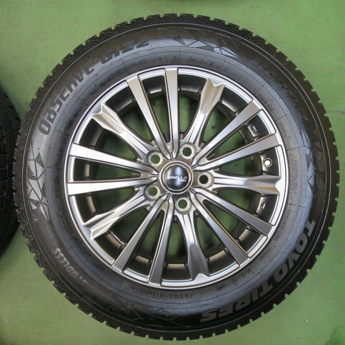 バリ溝！21年！キレイ！9.5分★スタッドレス 205/65R16 トーヨー オブザーブ GIZ2 SIBILLA NEXT W5 シビラ 16インチ PCD114.3/5H★5111206TTス