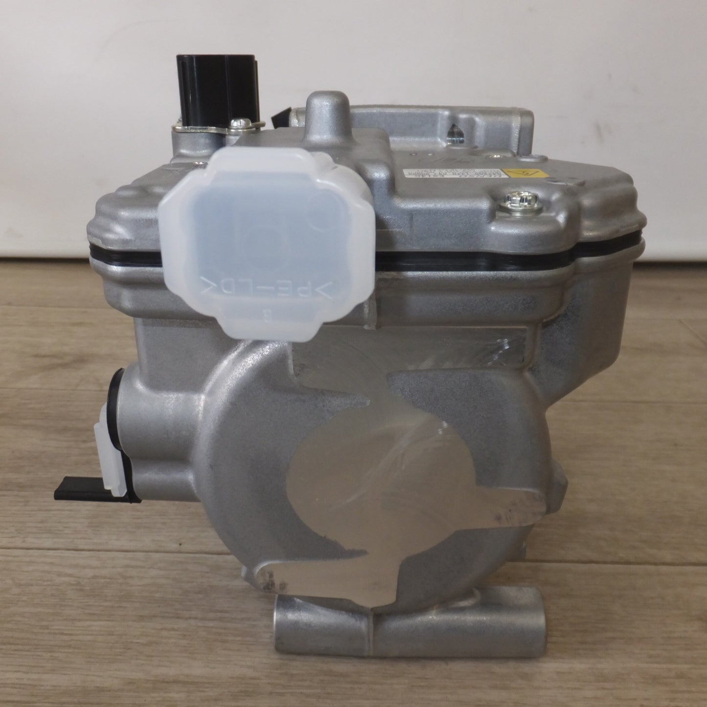 [送料無料] 未使用★デンソー製 トヨタ TOYOTA 純正 プリウス DAA-ZVW30 エアコン コンプレッサー 042200-1320 88370-47062★