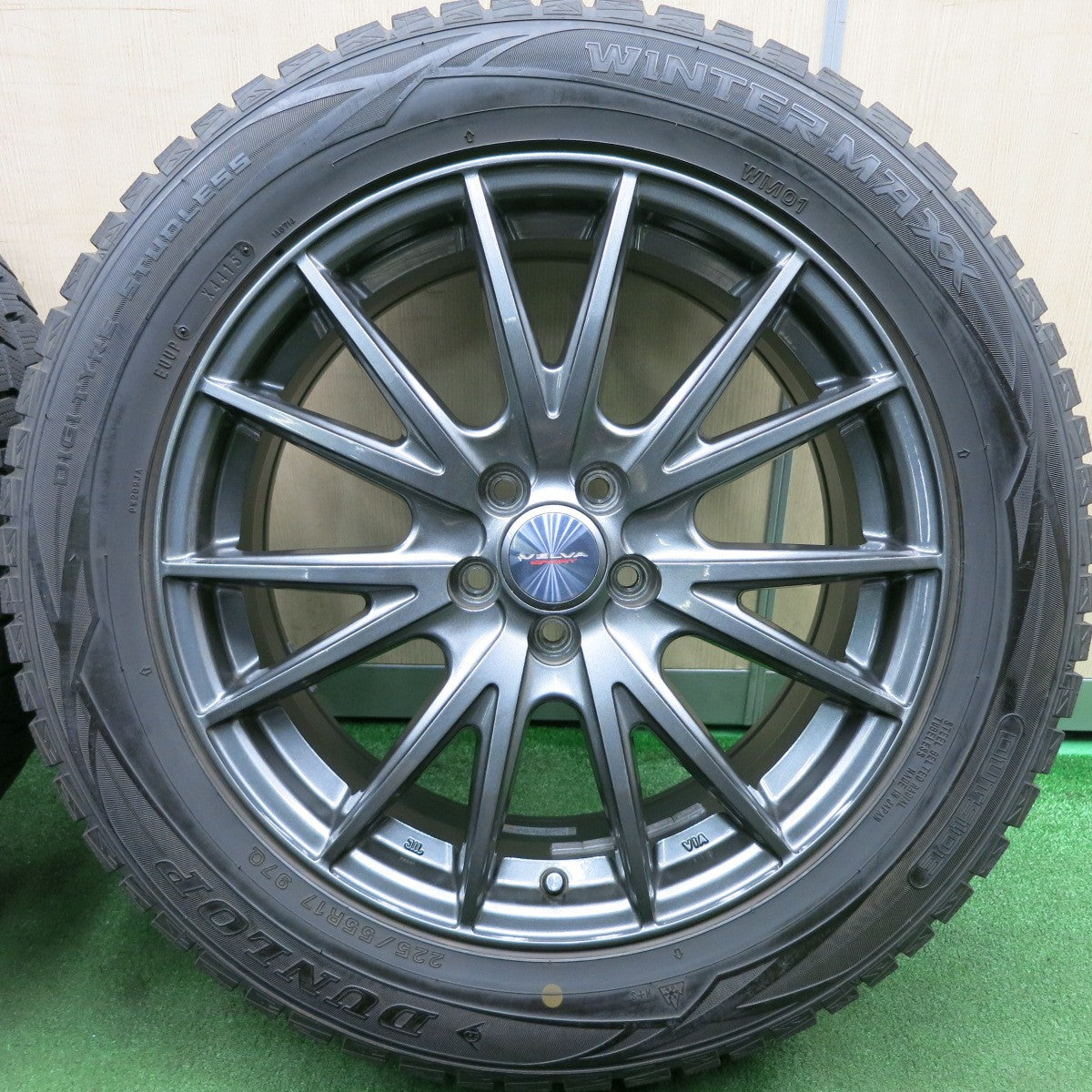 *送料無料* バリ溝！キレイ！9.5分★XV等 225/55R17 スタッドレス ダンロップ ウインターマックス WM01 VELVA SPORT ヴェルヴァ PCD100/5H★4051508HAス