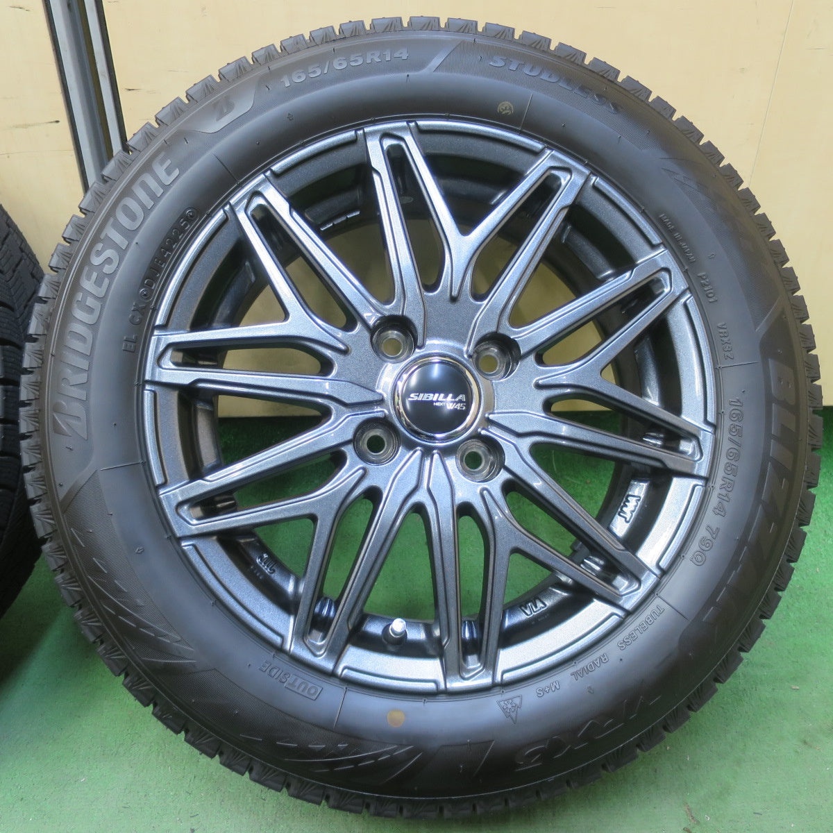 バリ溝！25年！キレイ！ほぼ10分◎スタッドレス 165/65R14 ブリヂストン ブリザック VRX3 SIBILLA NEXT W45 シビラ ネクスト 14インチ PCD100/4H◎6070107イス