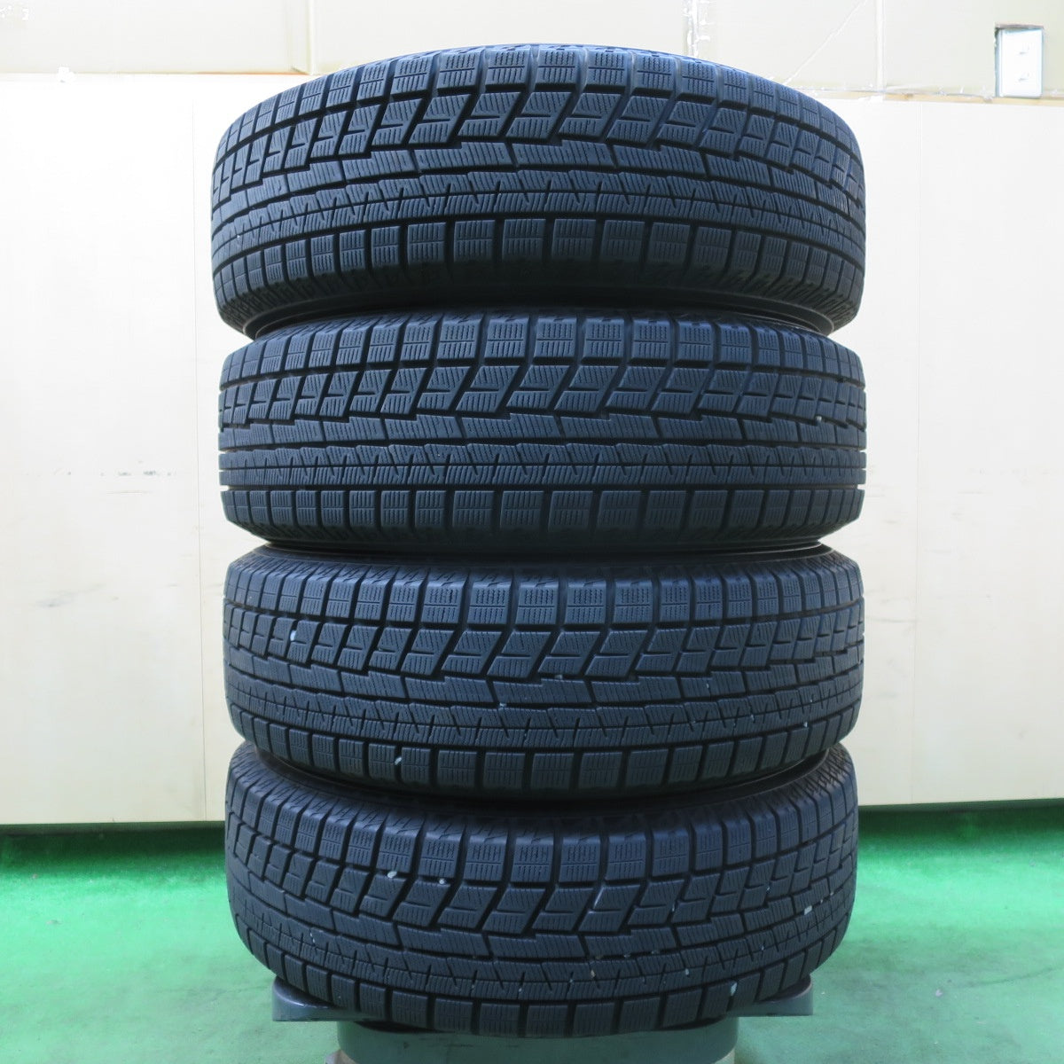 [送料無料] バリ溝！22年！キレイ！9.5分★スタッドレス 185/65R15 ヨコハマ アイスガード iG60 STRANGER ストレンジャー 15インチ PCD100/4H★4110808イス