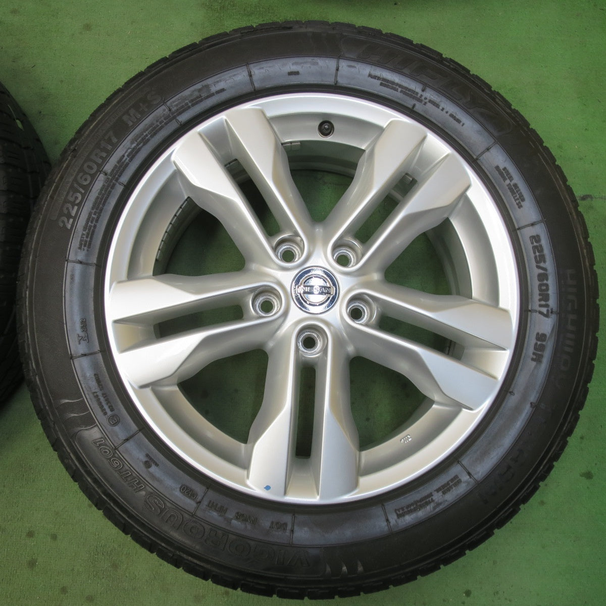 キレイ★日産 T31 エクストレイル 純正 225/60R17 ハイフライ VIGOROUS HT601 HIGHWAY TERRAIN 17インチ PCD114.3/5H★6021111イノ