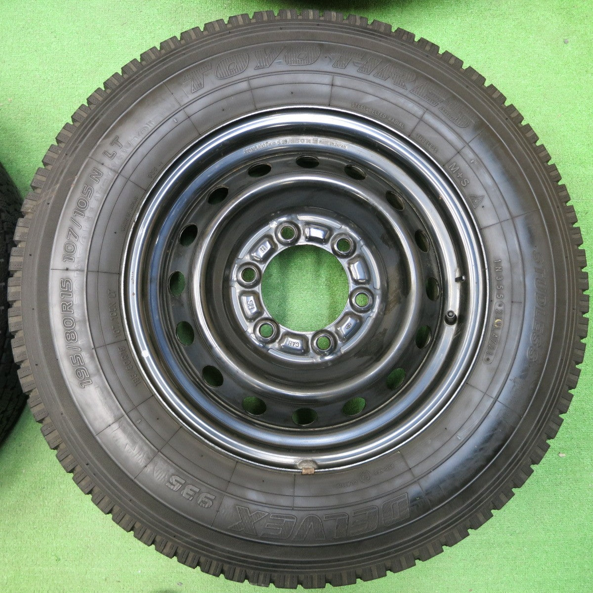 *送料無料* バリ溝！21年！キレイ！9.5分★ハイエース 等 195/80R15 スタッドレス トーヨー デルベックス 935 スチール ホイール 15インチ PCD139.7/6H★4042613イス