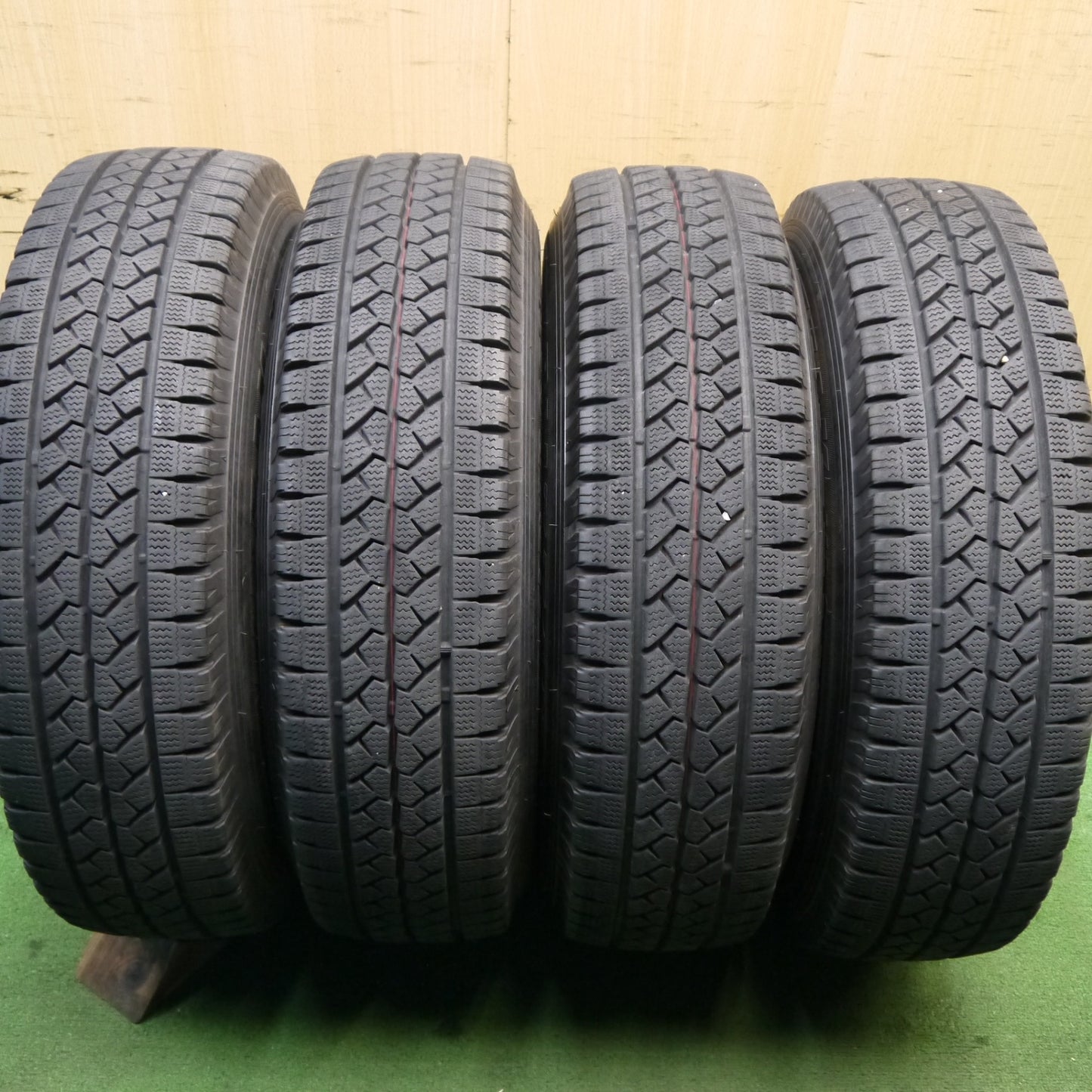 バリ溝！21年！キレイ！9分★トヨタ ハイエース 純正 スチール 195/80R15 107/105L スタッドレス ブリヂストン ブリザック VL1 15インチ PCD139.7/6H★5051201Hス