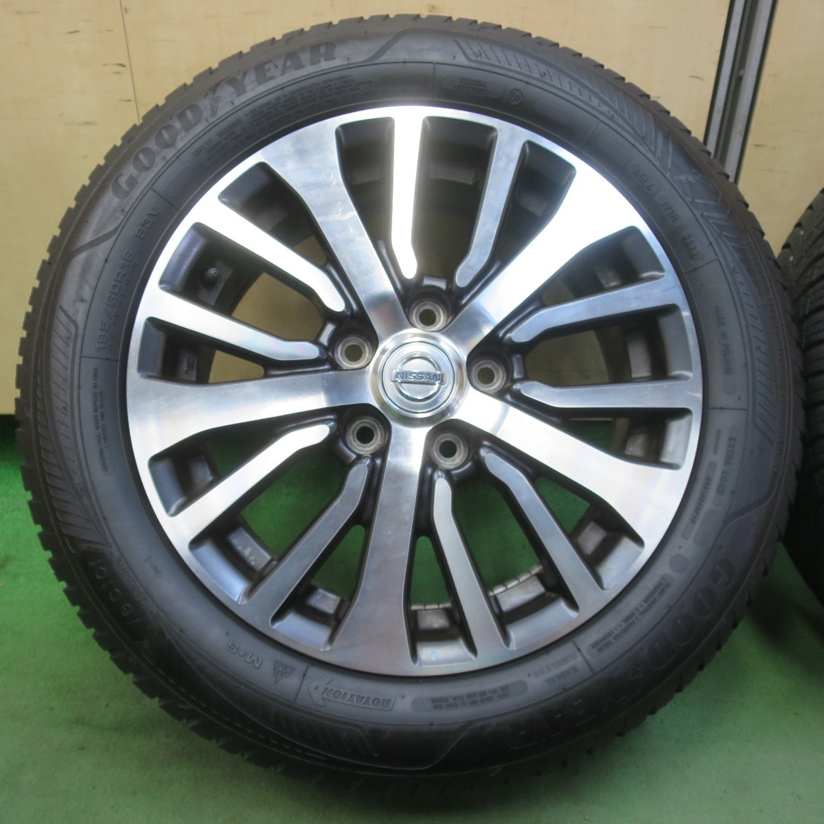 バリ溝！22年！8.5分★日産 C26 セレナ 純正 195/60R16 グッドイヤー Vector 4Seasons Gen-3 オールシーズン 16インチ PCD114.3/5H★6050806イス