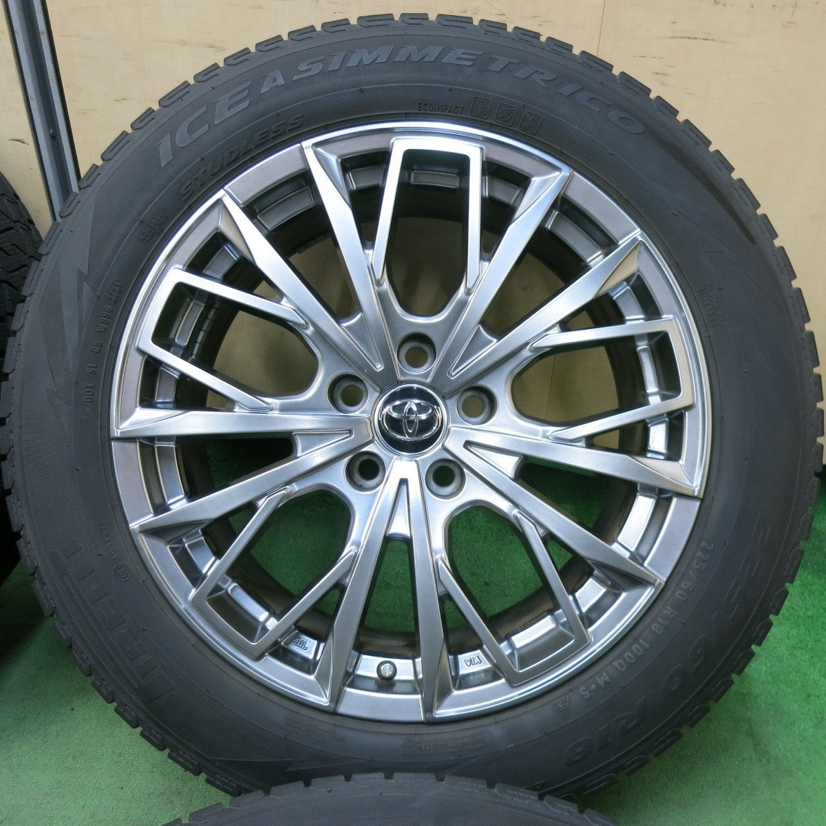 バリ溝！21年！キレイ！9.5分！付属品付★Lehrmeister L-F FIRST 225/60R18 スタッドレス ピレリ アイスアシンメトリコ レアマイスター L-Fファースト PCD114.3/5H★5022607SYス
