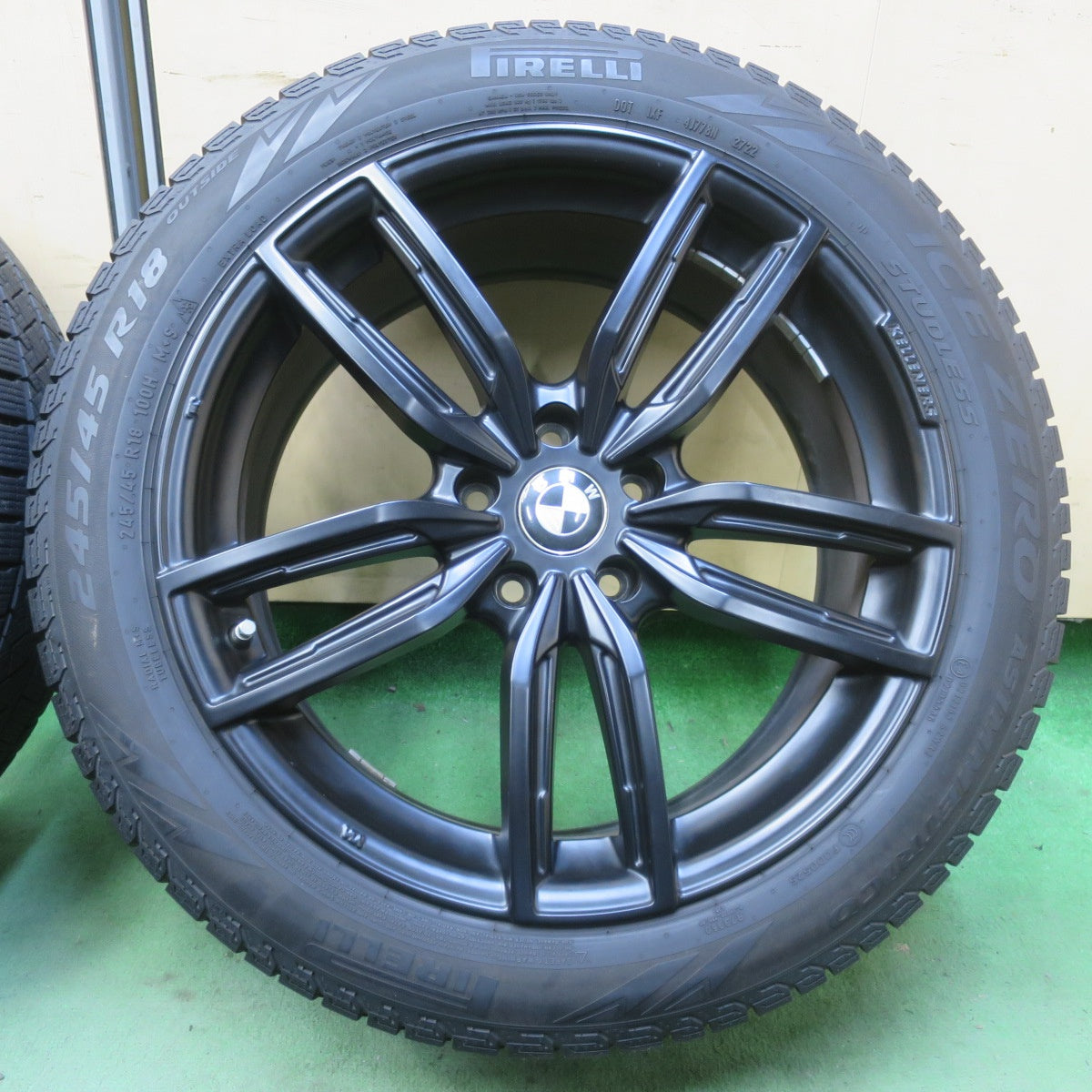 バリ溝！22年！8.5分◎BMW 等 KELLENERS 245/45R18 スタッドレス ピレリ アイスゼロ アシンメトリコ ケレナーズ 18インチ PCD112/5H◎6092908イス