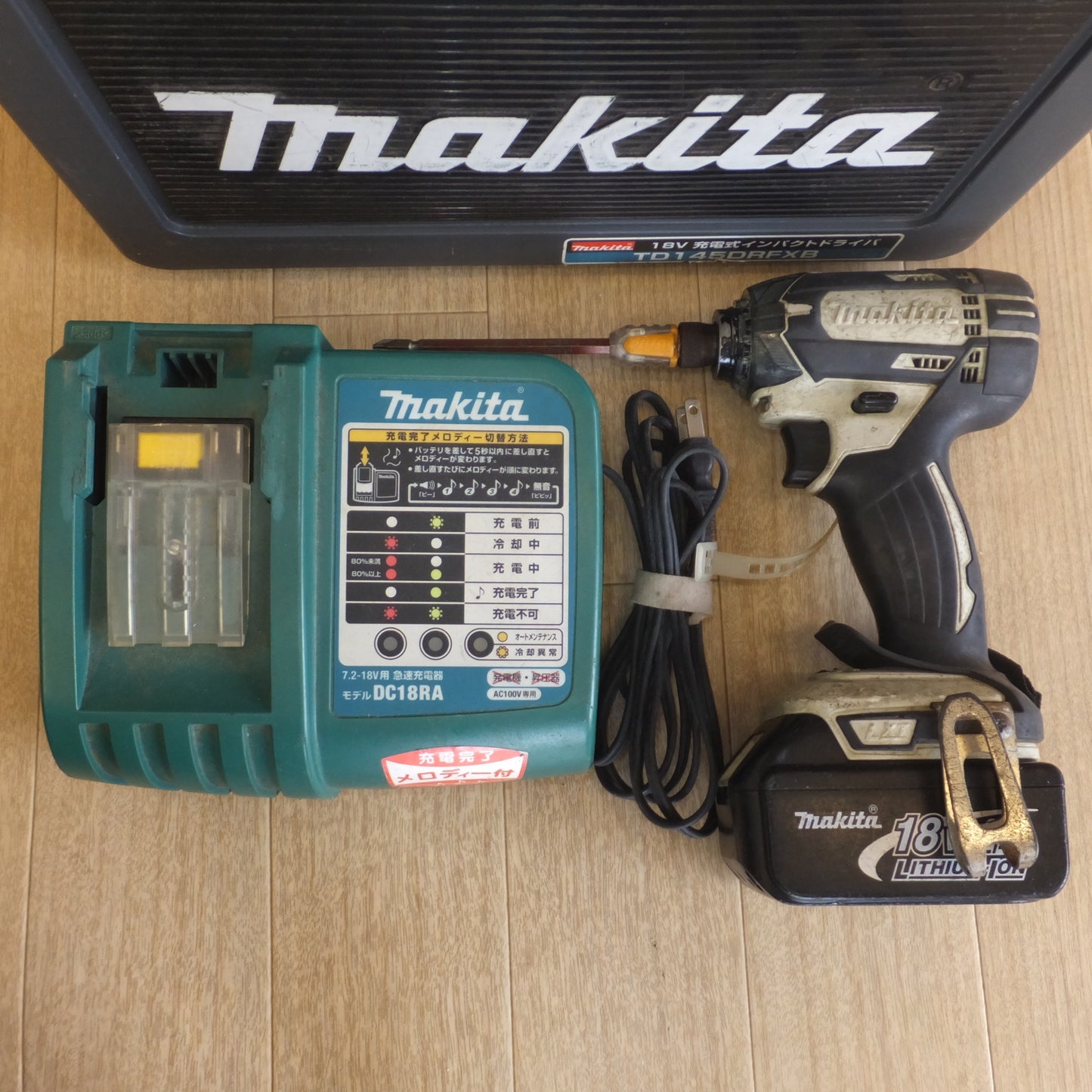 [送料無料] ★マキタ makita 充電式インパクトドライバ TD149D　バッテリ BL1830　充電器 DC18RA T　セット★