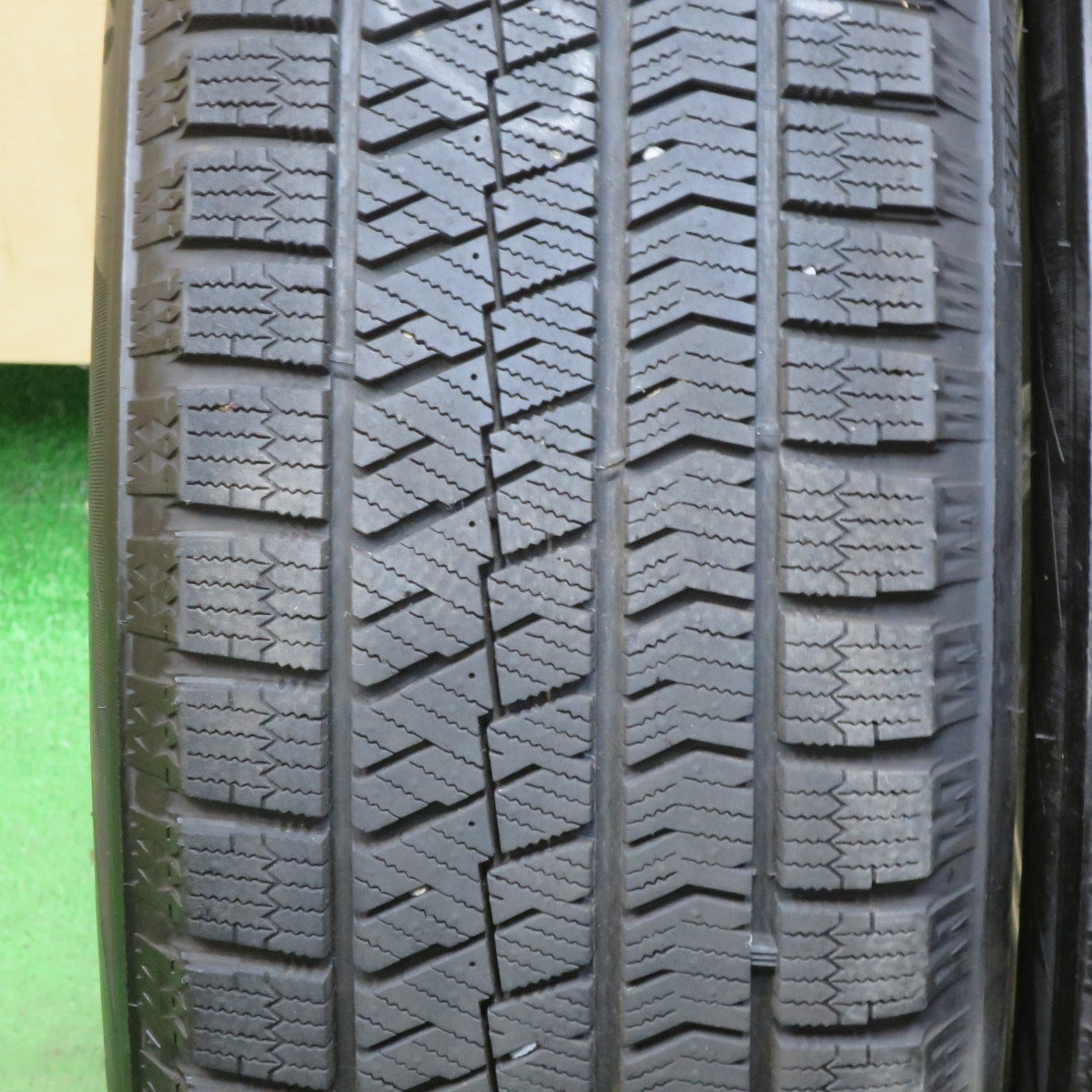 バリ溝！22年！キレイ！9.5分★スタッドレス 205/60R16 ブリヂストン ブリザック VRX2 TOPRUN トップラン 16インチ PCD114.3/5H★5111205TTス