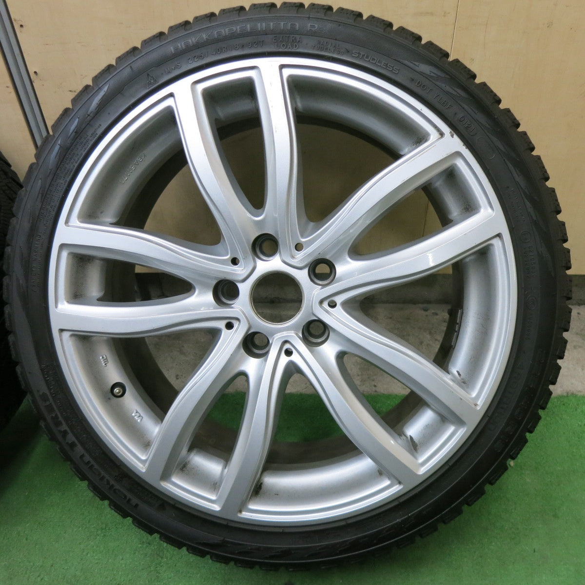 バリ溝！9分★BMW 等 MAK FAHR 225/40R18 スタッドレス ノキアン タイヤ ハッカペリッタ R3 ファー 18インチ PCD112/5H★6012002ナス