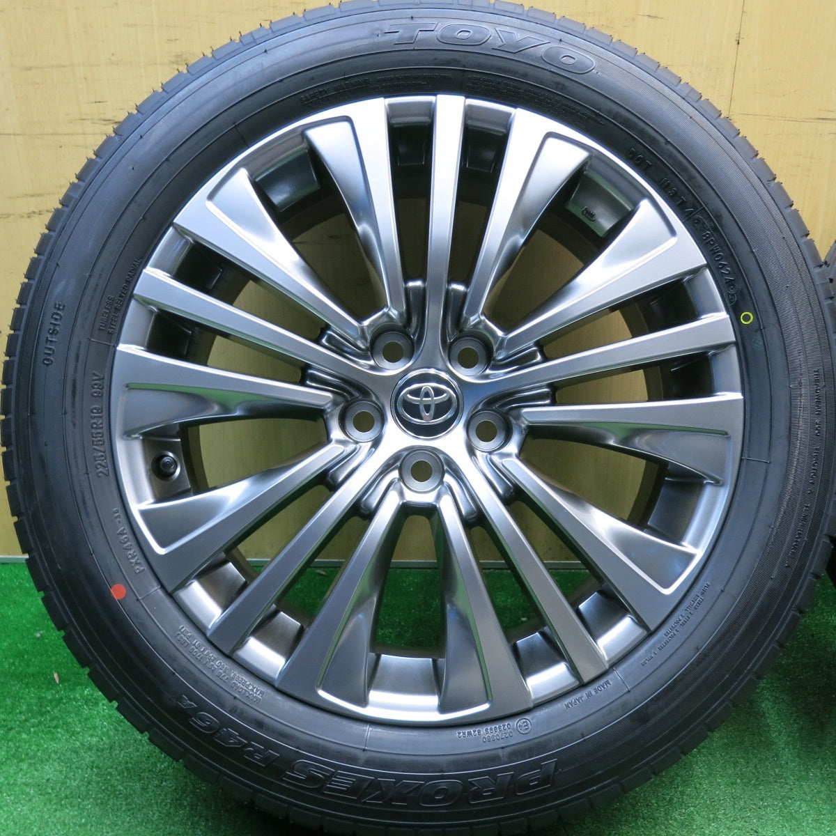 新車外し！24年★トヨタ 80系 ハリアー 純正 225/55R19 トーヨー プロクセス R46A 19インチ PCD114.3/5H★5112001HAノ