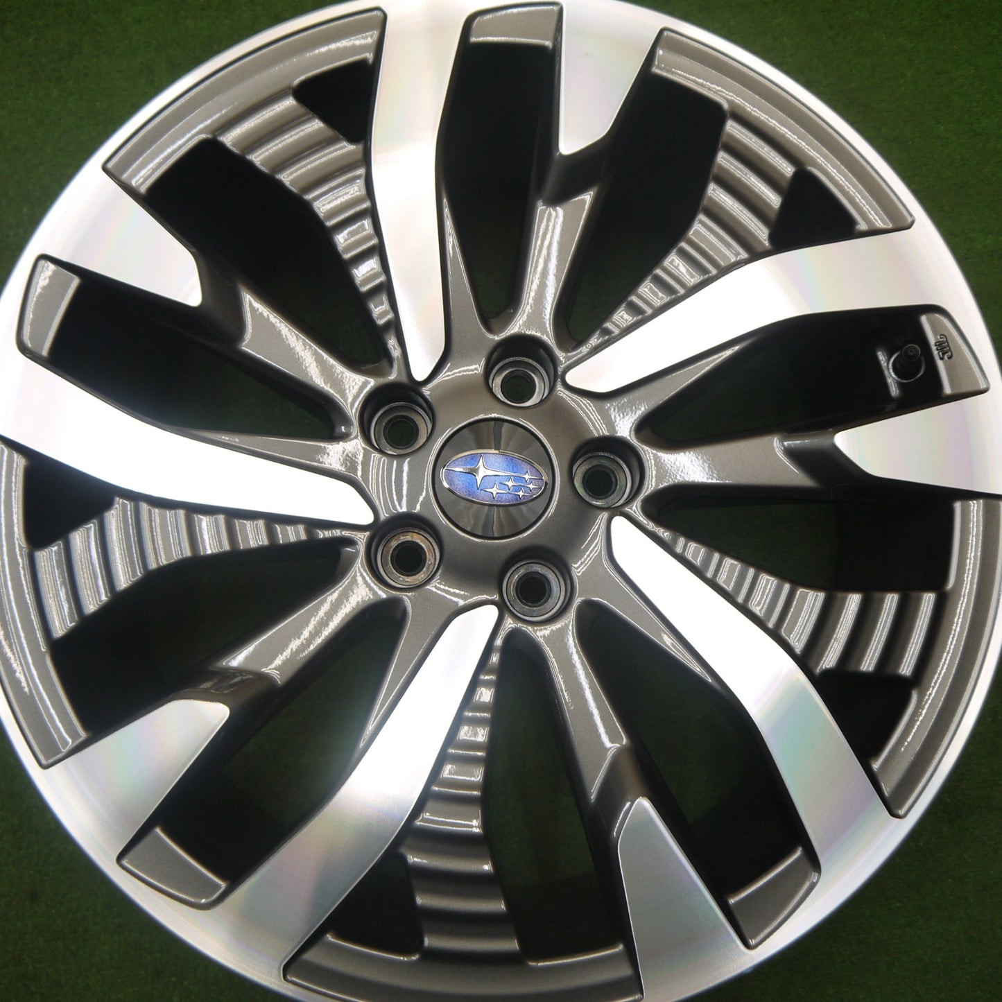 新車外し★スバル 現行 フォレスター Premium S:HEV EX 純正 ホイール 19インチ 19×7.5J PCD114.3/5H★6010602Hホ