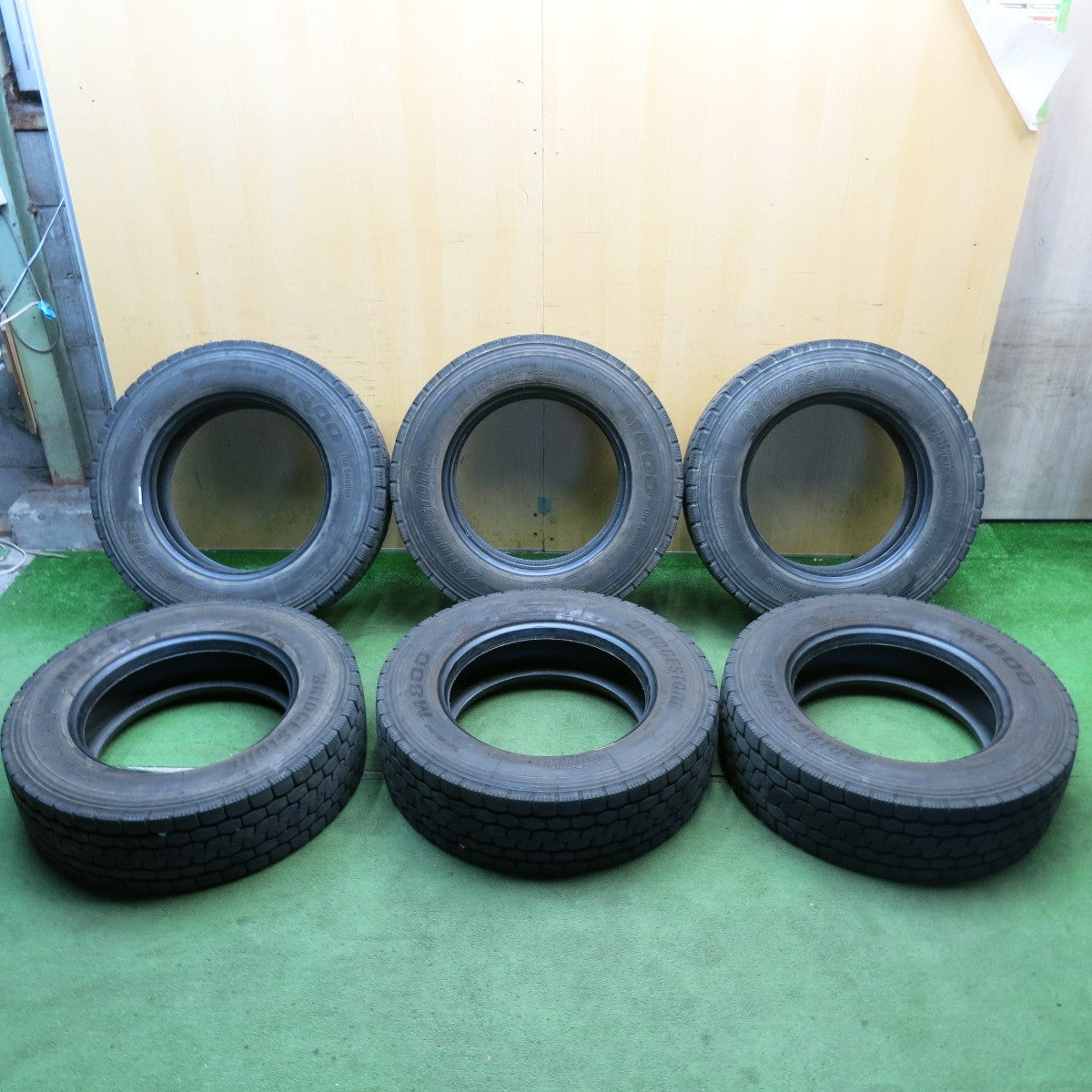 バリ溝！8.5分！6本★トラック タイヤ 215/70R17.5 123/121J ブリヂストン M800 ミックス オールシーズン 17.5インチ★6072908KKスタ