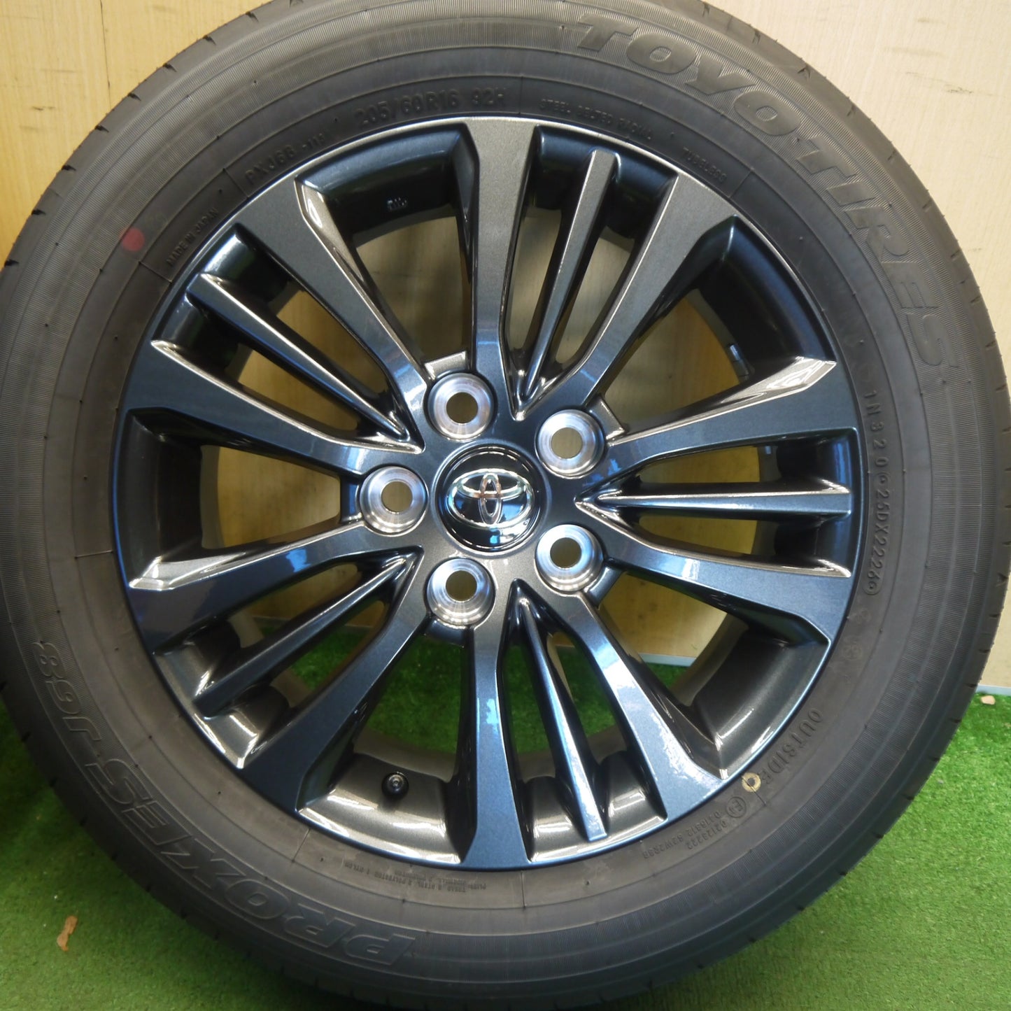 新車外し！26年◎トヨタ 90系 ノア ヴォクシー 純正 205/60R16 トーヨー プロクセス J68 16インチ PCD114.3/5H◎6082605Hノ