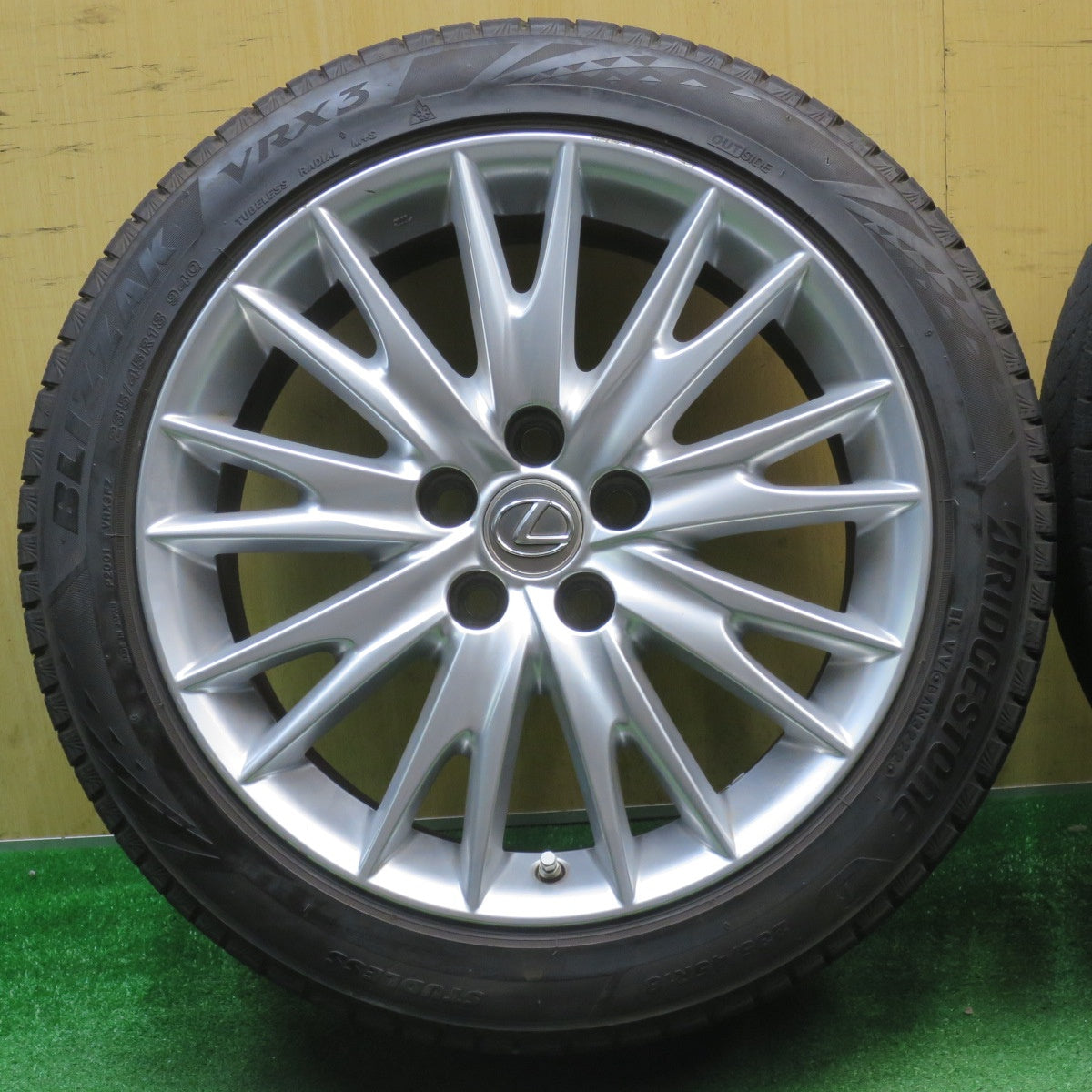 センサー付！バリ溝！22年！9.5分★レクサス GS バージョンL 純正 235/45R18 スタッドレス ブリヂストン ブリザック VRX3 18インチ PCD114.3/5H★5121701NJス