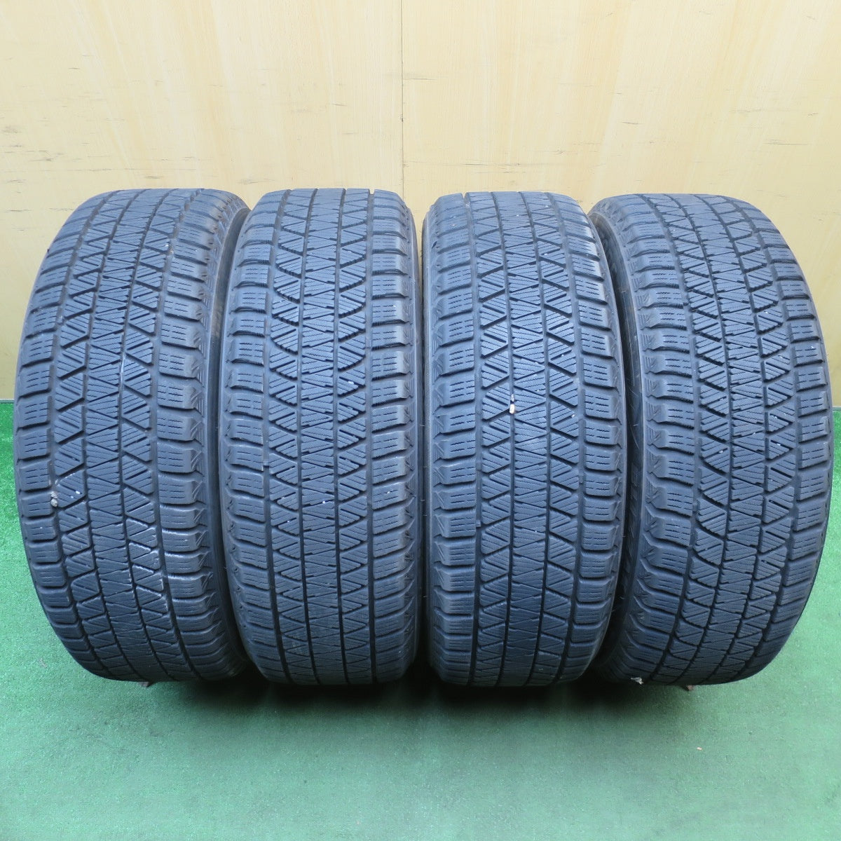 バリ溝！キレイ！9.5分★スタッドレス 225/55R19 ブリヂストン ブリザック DM-V3 VELVA SPORTZ ヴェルヴァ 19インチ PCD114.3/5H★6030402NJス
