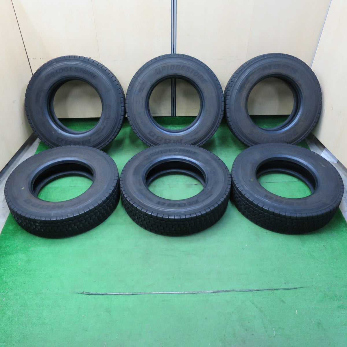 送料無料* バリ溝！22年！9分☆トラック タイヤ 225/80R17.5 123/122L