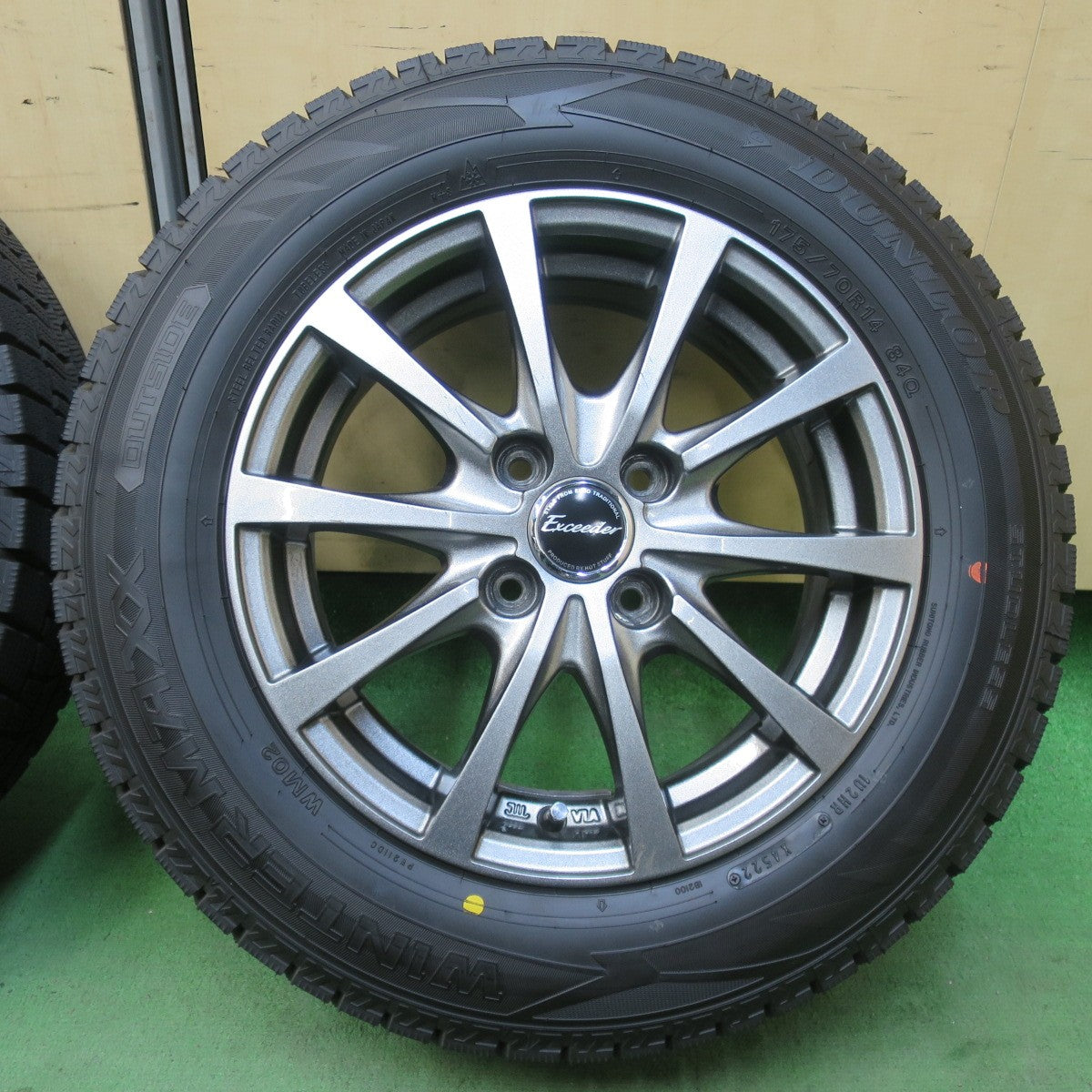 バリ溝！22年！ほぼ10分★スタッドレス 175/70R14 ダンロップ ウインターマックス WM02 Exceeder エクシーダー 14インチ PCD100/4H★6012701イス
